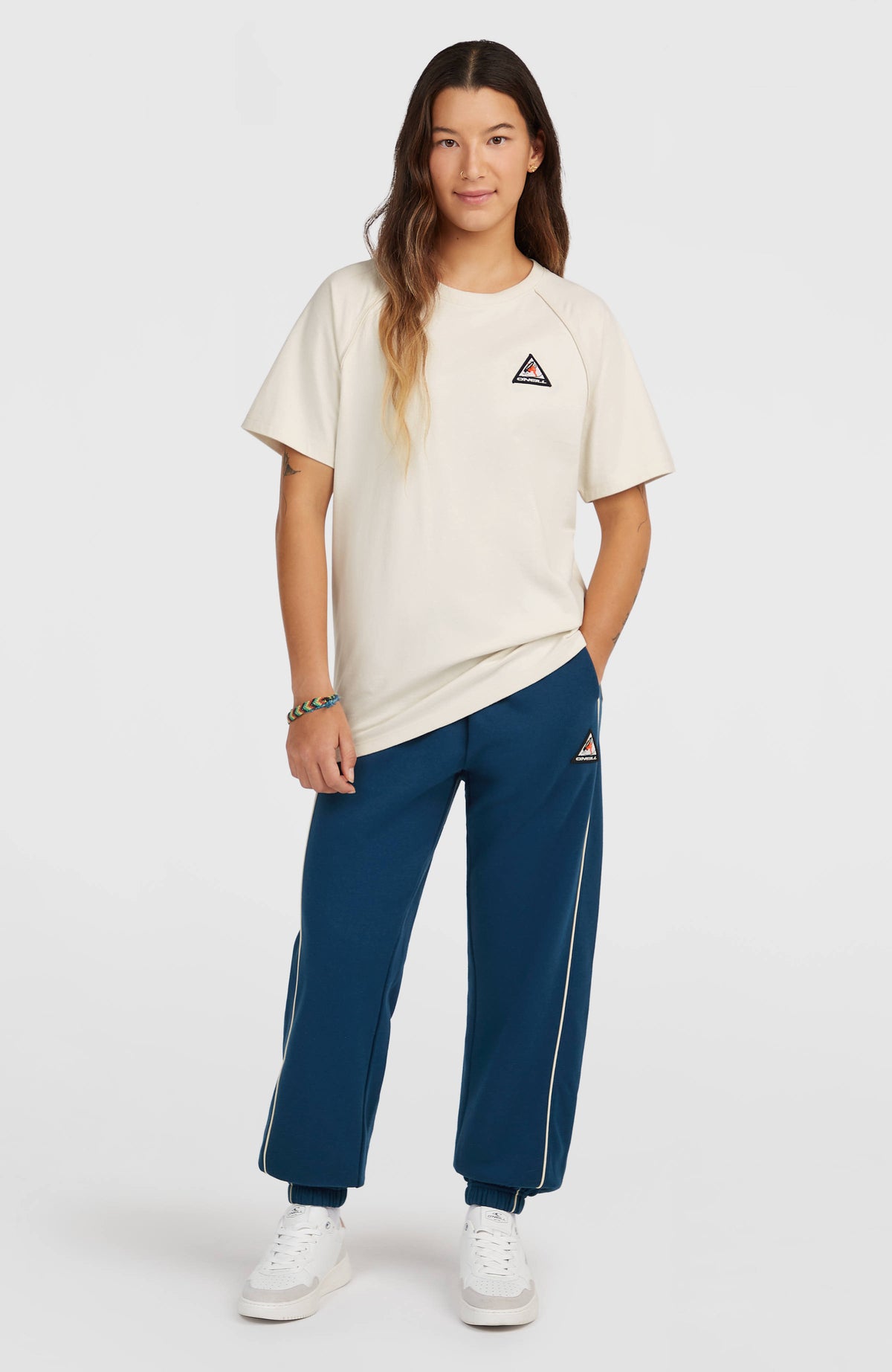 FWC'Play Jogginghose für Damen, blau, Ganzkörperansicht am Model