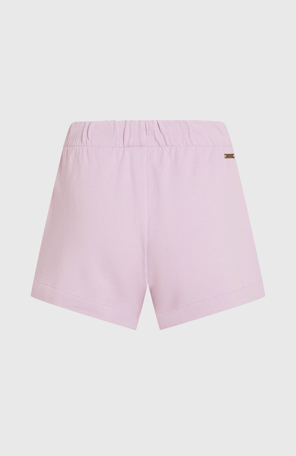 Lila Women of the Wave Sweatshorts, flach liegend von hinten mit kleiner Metallplakette am Bund