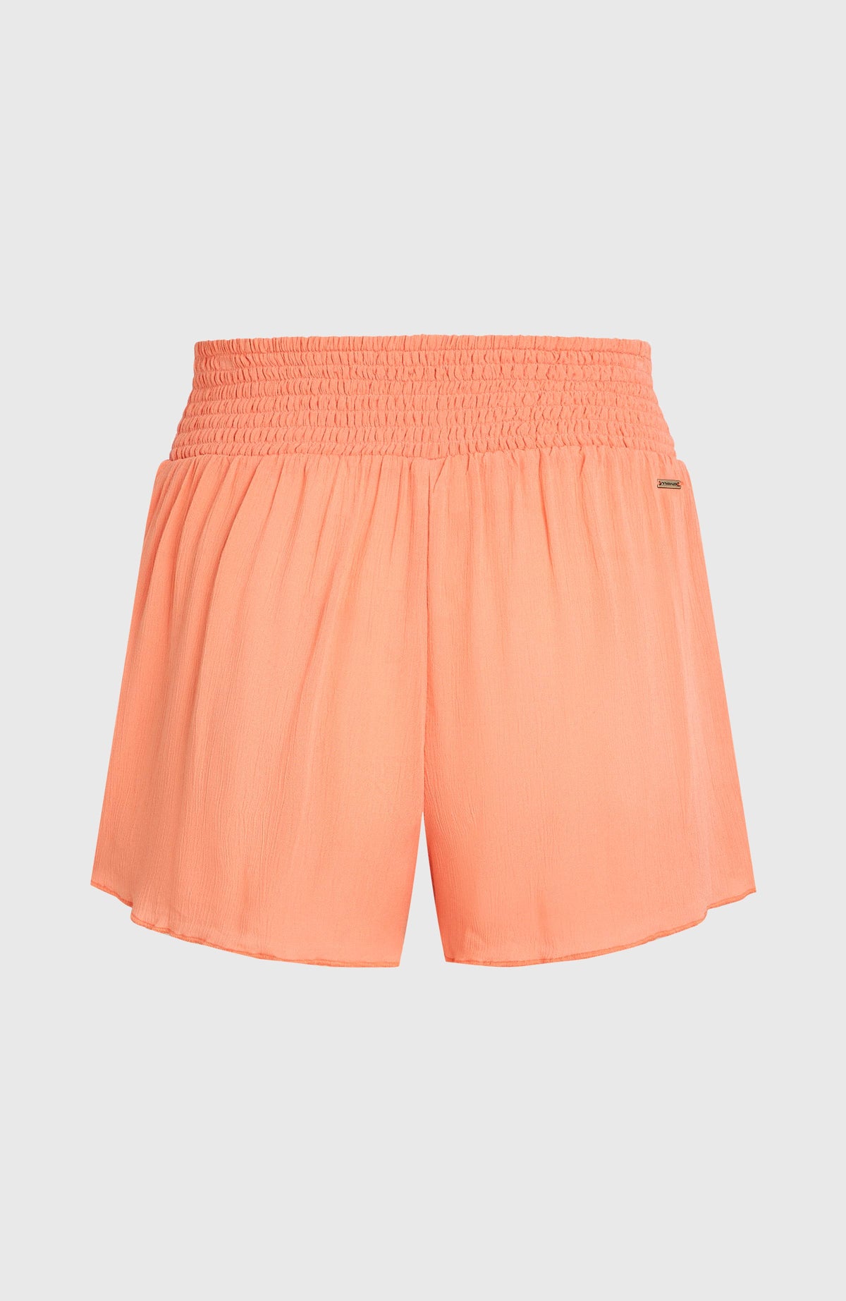 Johnny Smocked Waist Shorts für Damen, orange, flach liegend von hinten mit kleiner Logo-Plakette