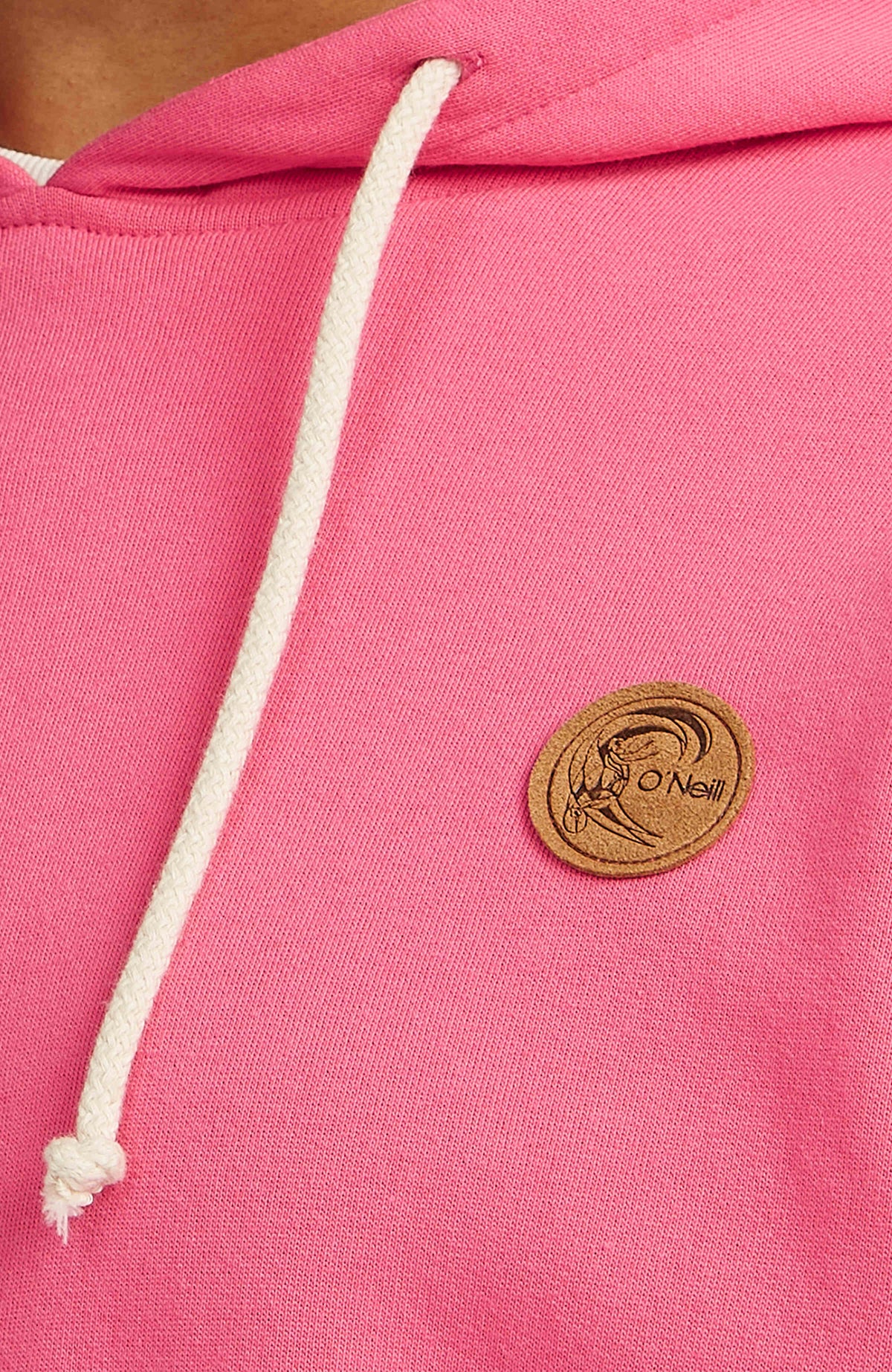 O'Riginals Oversized Hoodie für Damen, pink, Detailaufnahme des runden Logo-Patches und der Kordel