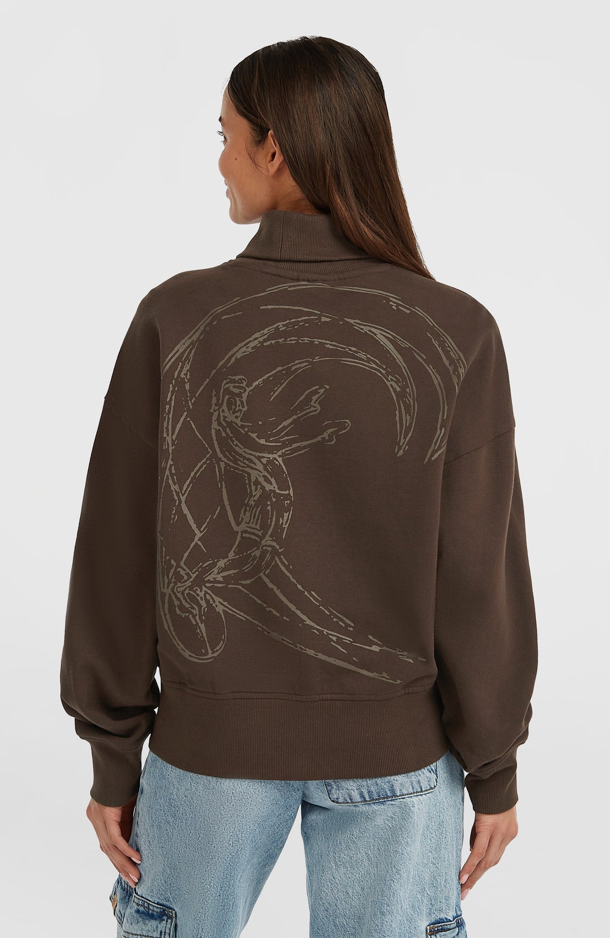O'Neill O'Riginals Crew Sweatshirt mit hohem Kragen für Damen, braun, Rückansicht am Model mit großem Rückenprint