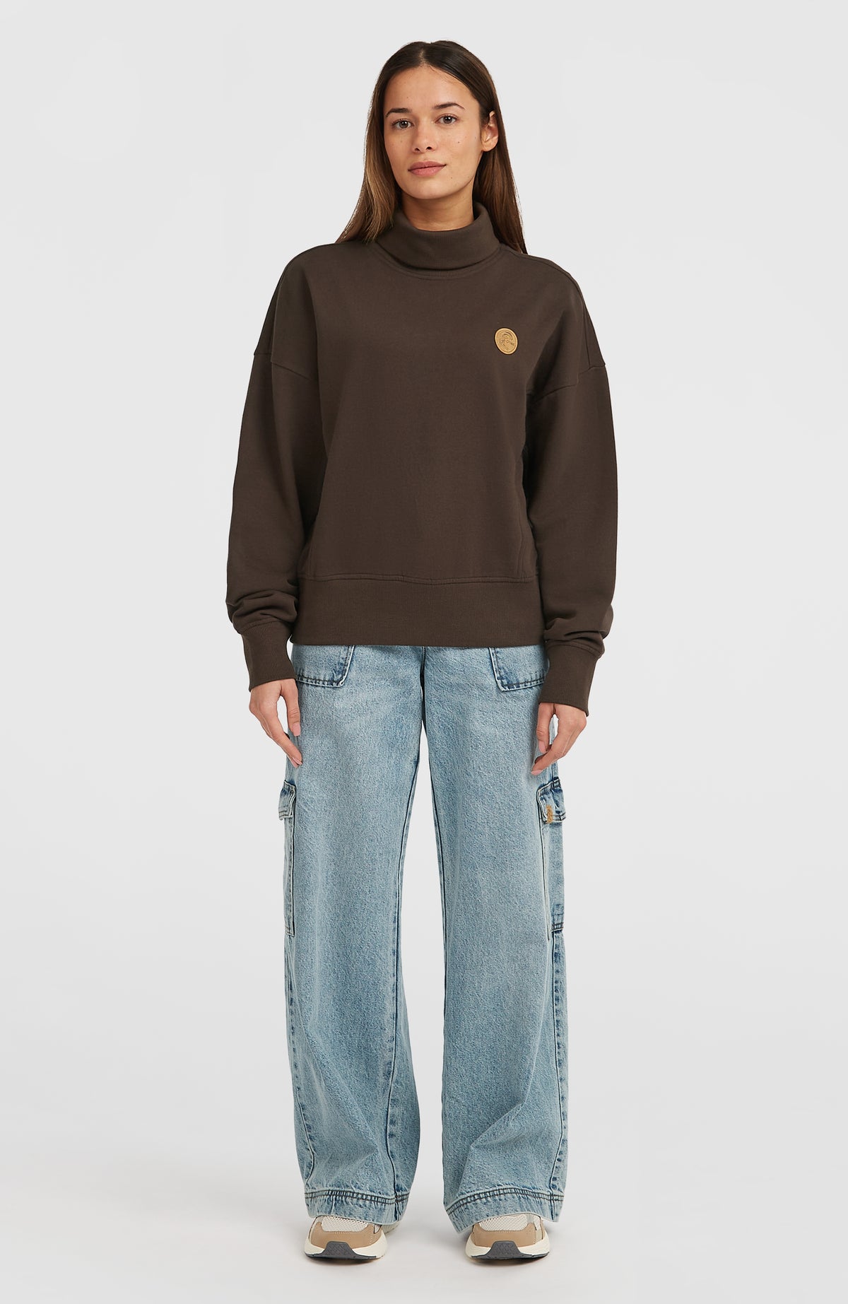 O'Riginals Crew Sweatshirt für Damen, braun, Ganzkörperansicht von vorne am Model