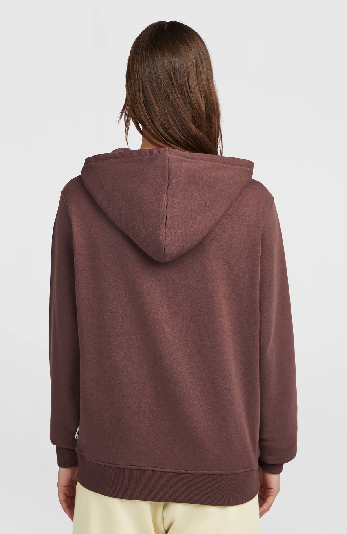 Graphic Hoodie für Damen, lila, Rückansicht am Model mit aufliegender Kapuze und Rippbund am Saum