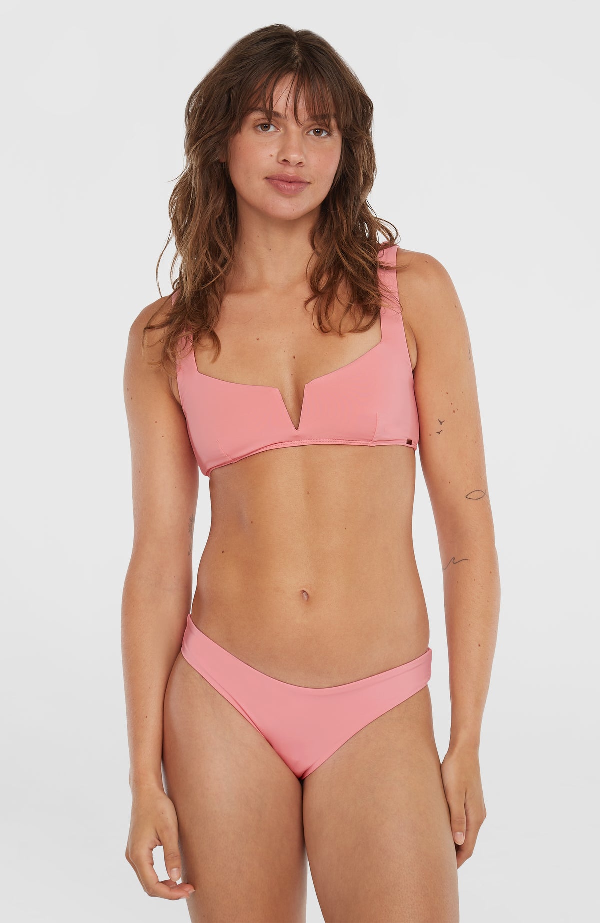 O'Neill Women Of The Wave Popoyo Matira Bikini-Set für Damen, pink, Vorderansicht getragen am Model