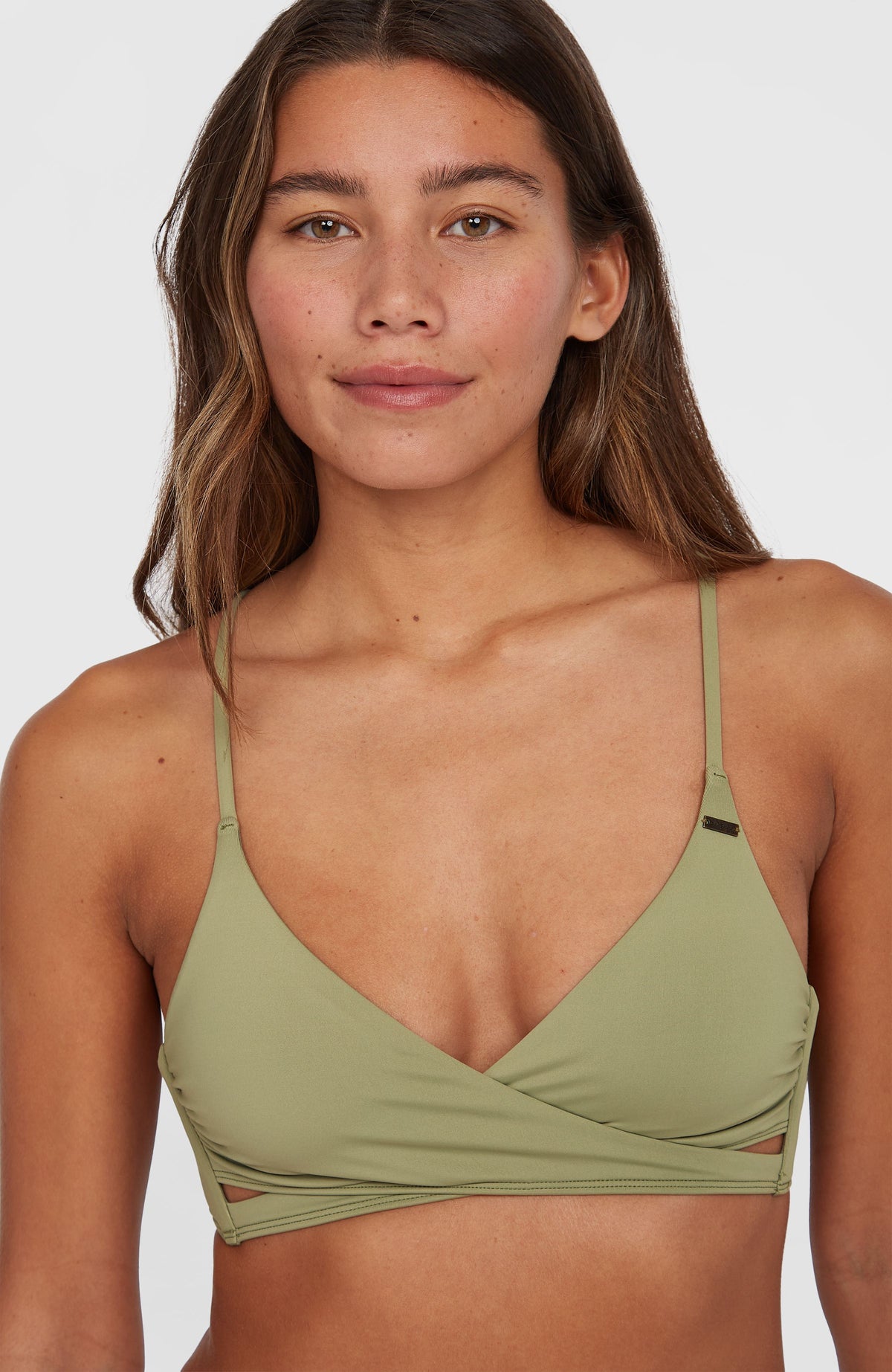 O'Neill Baay Bikini-Oberteil für Damen, grün, Nahaufnahme der Vorderansicht am Model mit Wickel-Optik