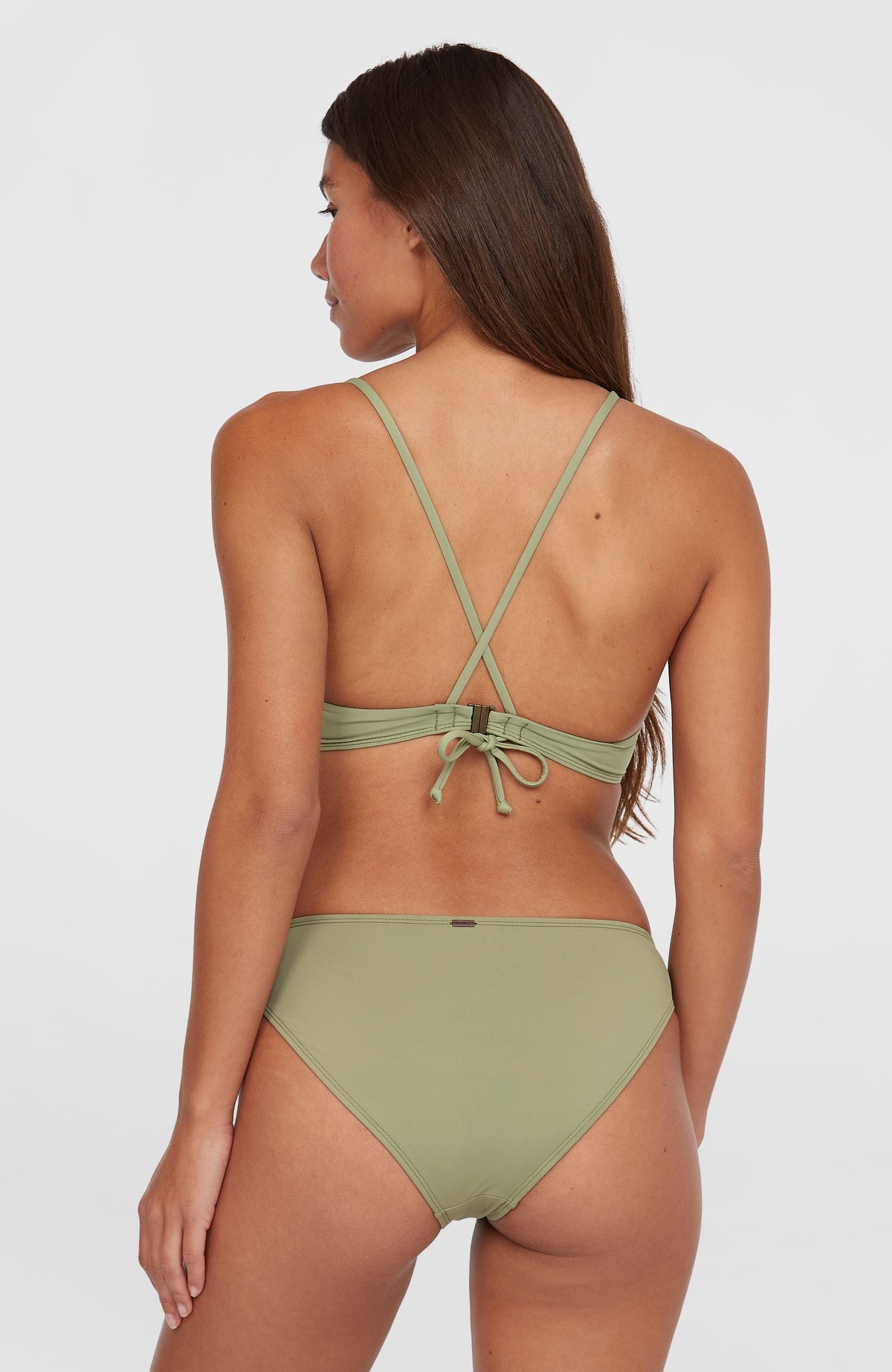 Baay Bikini-Oberteil für Damen, grün, Rückansicht am Model mit gekreuzten Trägern und Bindeband