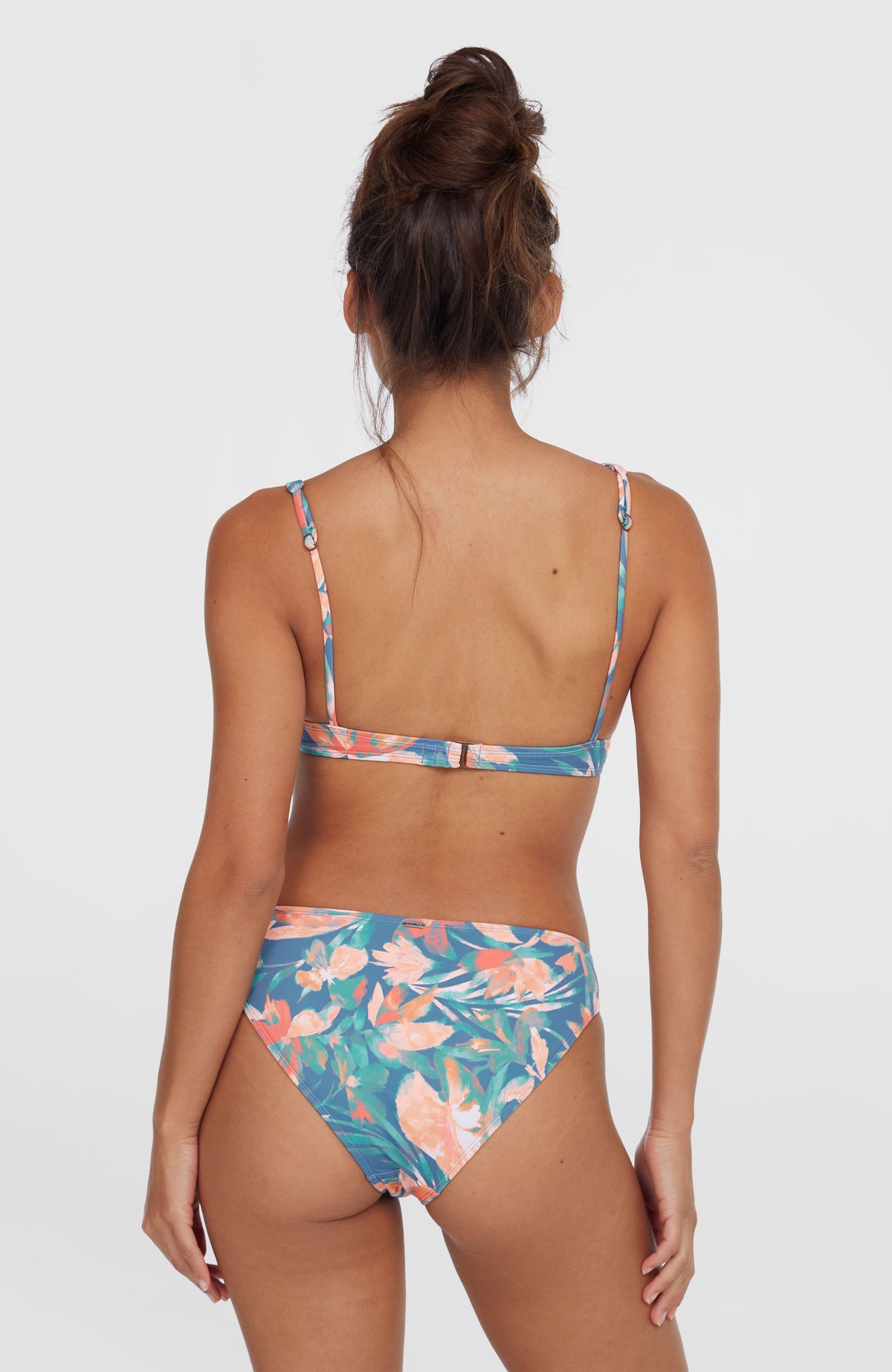 Saltwater Elsie Rita Bikini-Set für Damen, blau mit Blumenmuster in Rosa und Grün, Rückansicht am Model