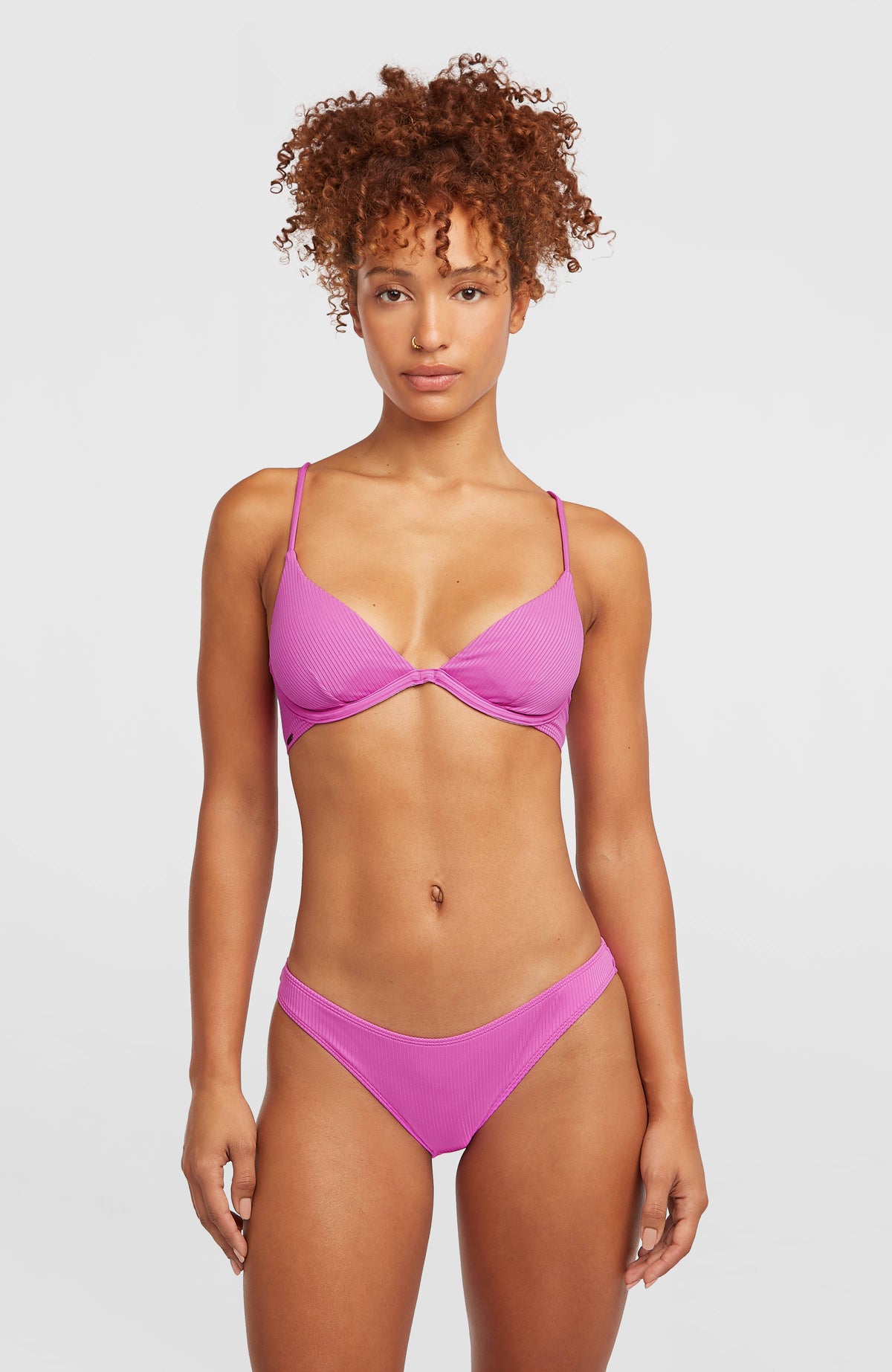 O'Neill Honopu Rockey Bikini-Set für Damen, lila, getragen am Model, Vorderansicht