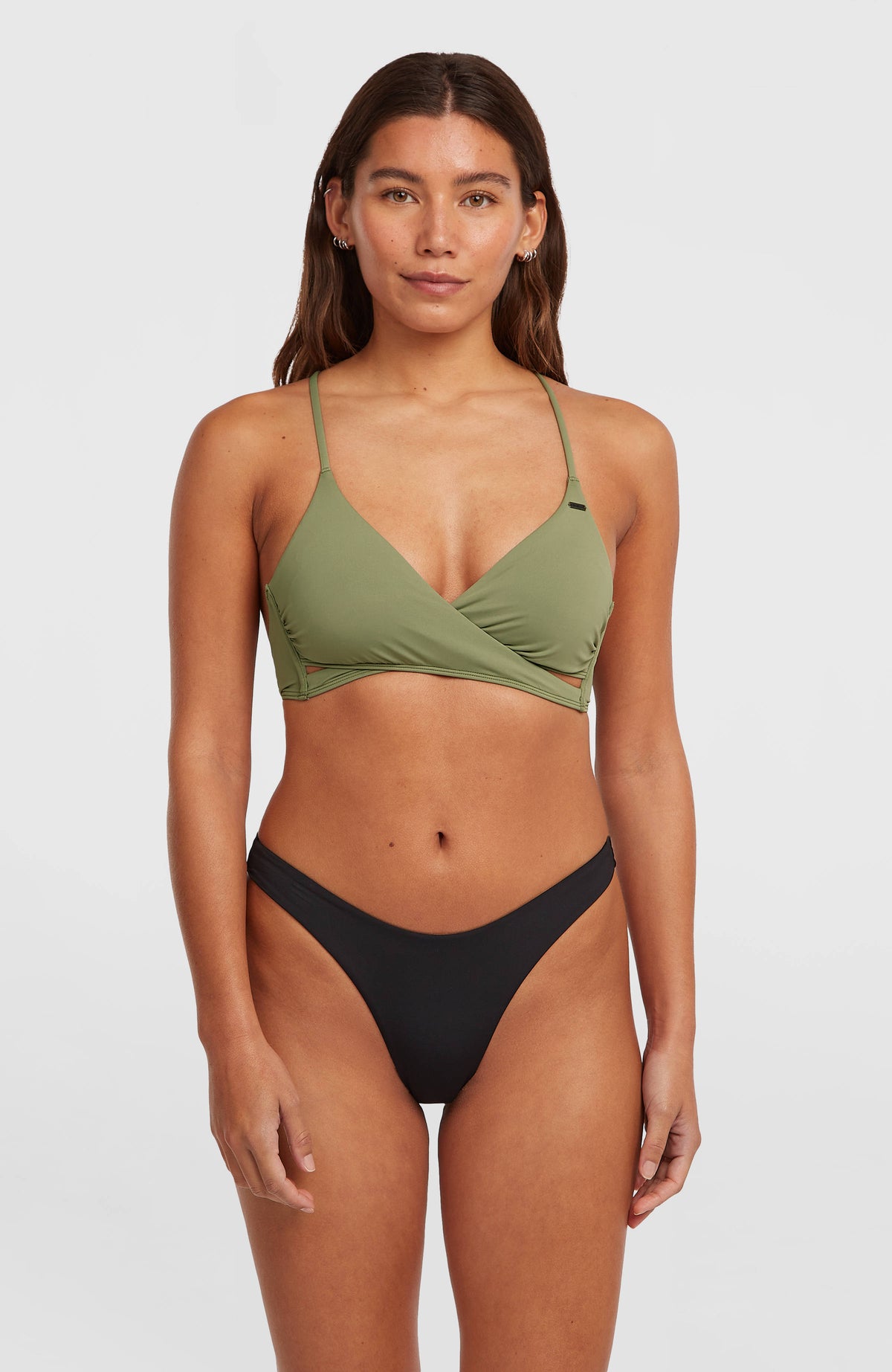Baay Bikini-Oberteil für Damen, grün, Ganzkörperansicht von vorne, getragen am Model