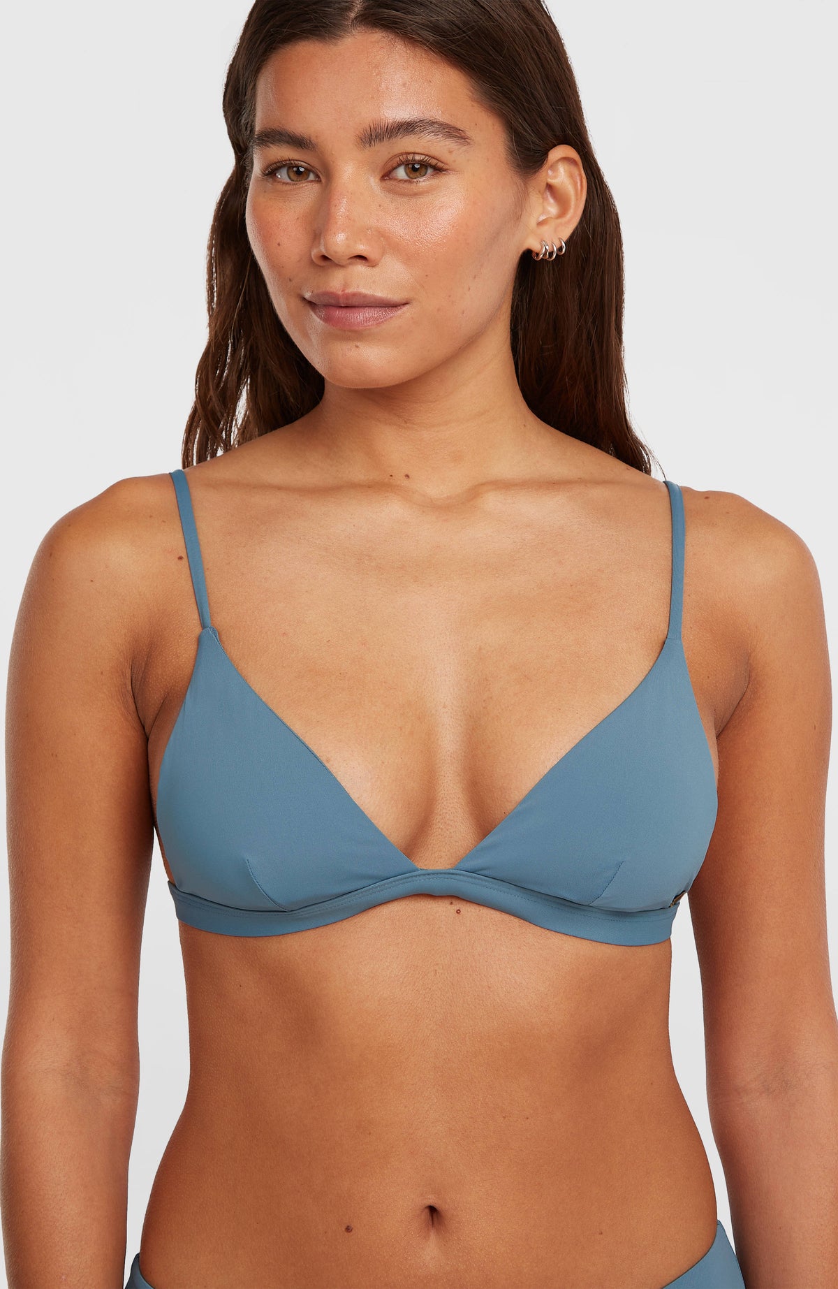 O'Neill Seaside Tri Bikini-Oberteil für Damen, blau, Nahaufnahme in Vorderansicht am Model