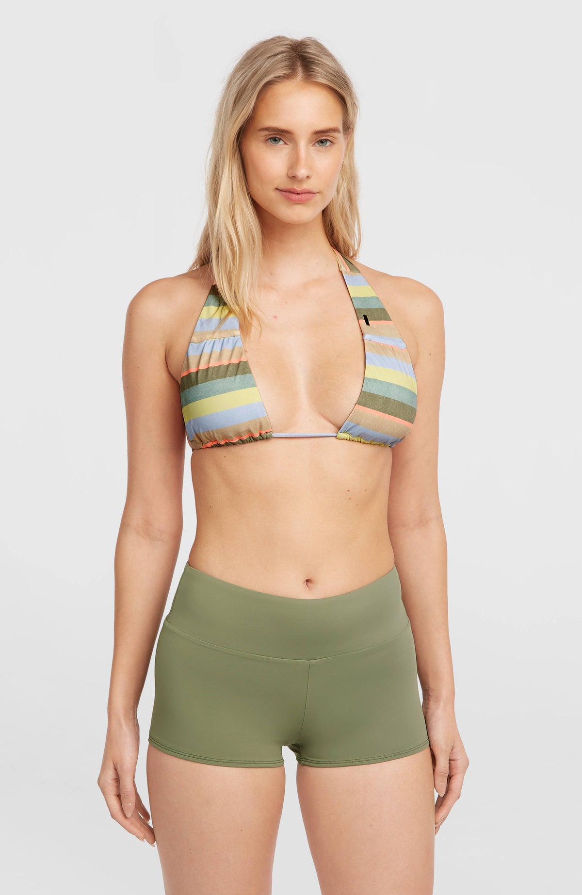 Grenada Bikinihose für Damen, grün, frontale Ansicht am Model, kombiniert mit Bikini-Oberteil