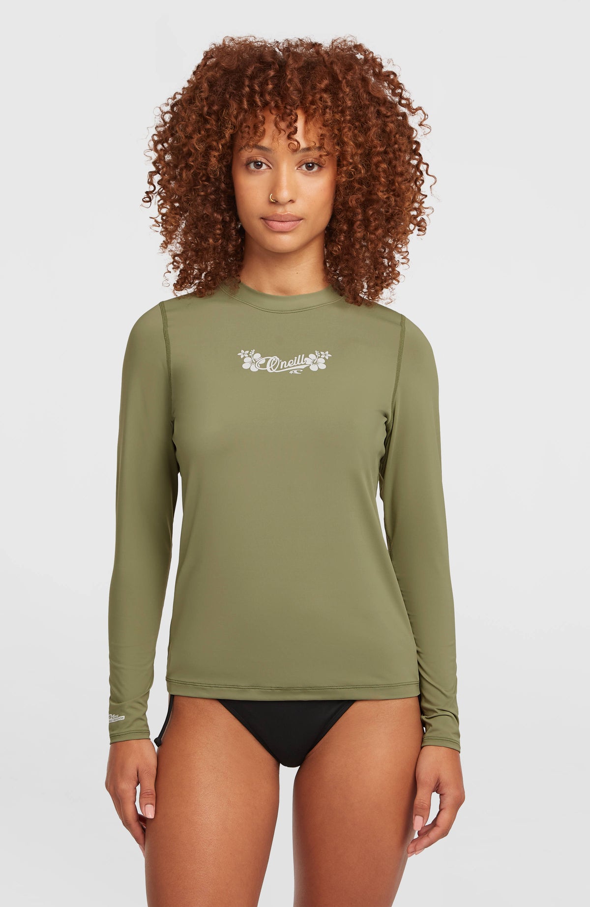 O'Neill Longsleeve-UV-Shirt für Damen, grün mit Logo-Print in Weiß, Rundhalsausschnitt, Vorderansicht am Model