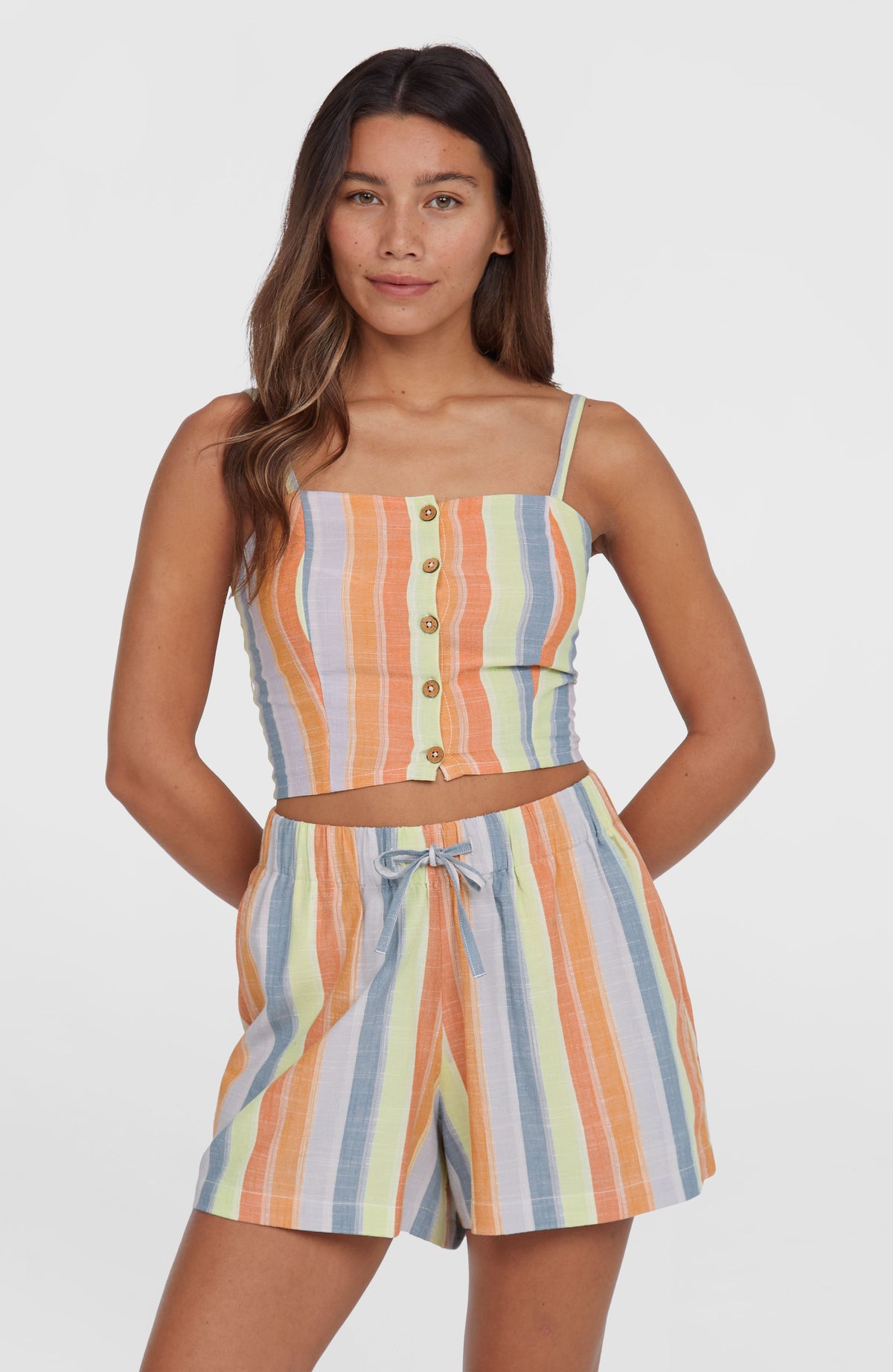 O'Neill Beach Vintage Cropped Top für Damen, gelb mit Streifenmuster in Orange und Blau, Vorderansicht am Model