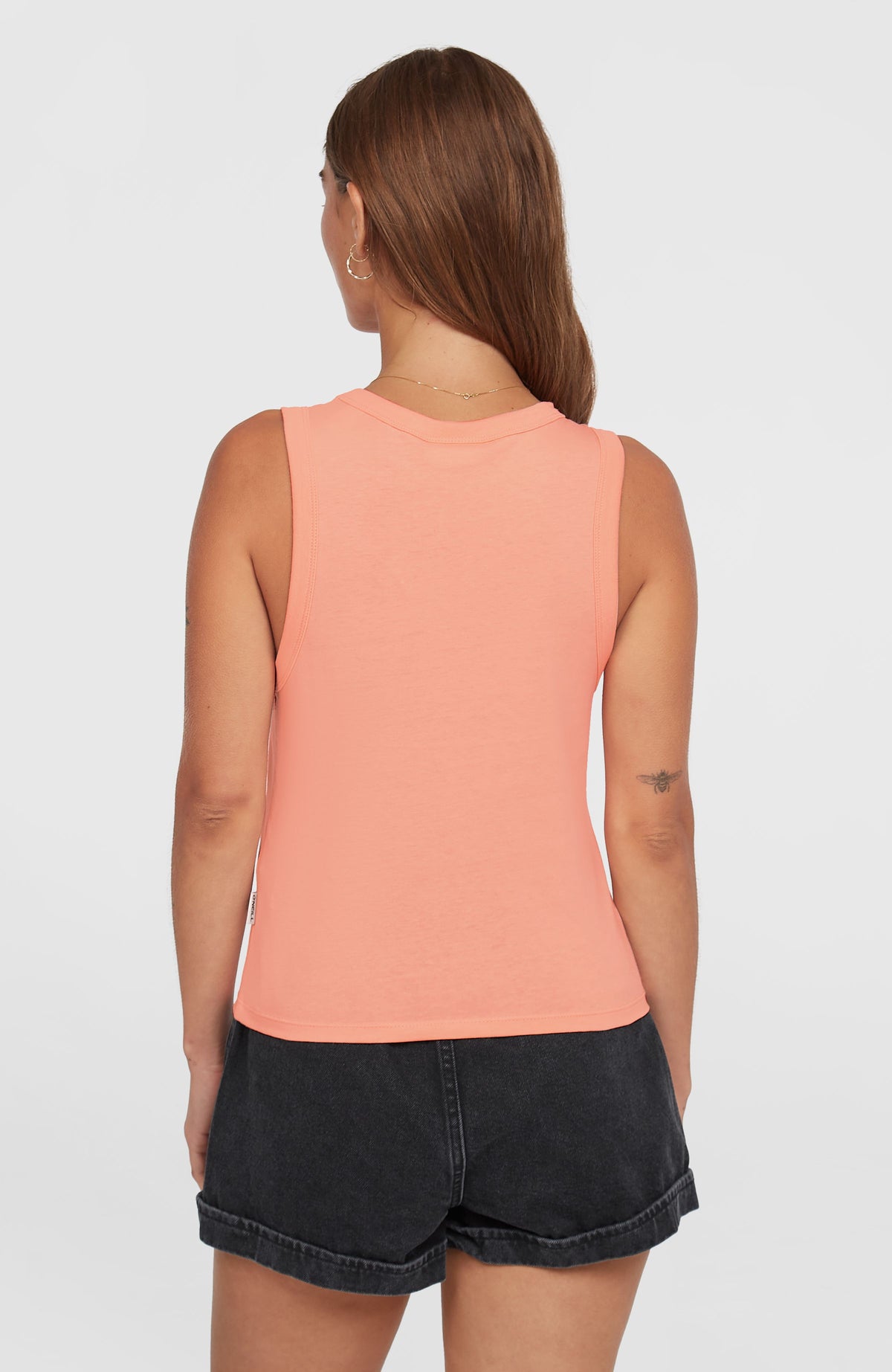 Summer Must Haves Graphic Tanktop für Damen, pink, unifarbene Rückansicht, getragen am Model
