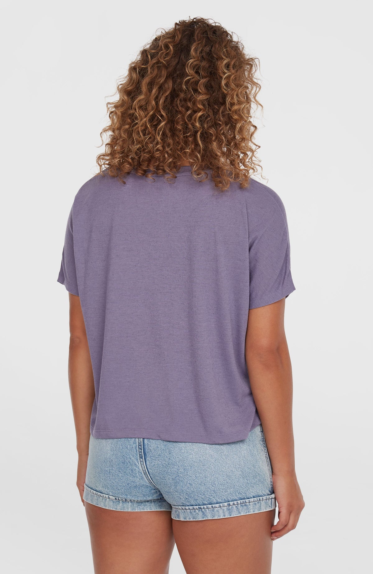 Essentials Script T-Shirt in Drape-Optik für Damen, lila, Rückansicht am Model