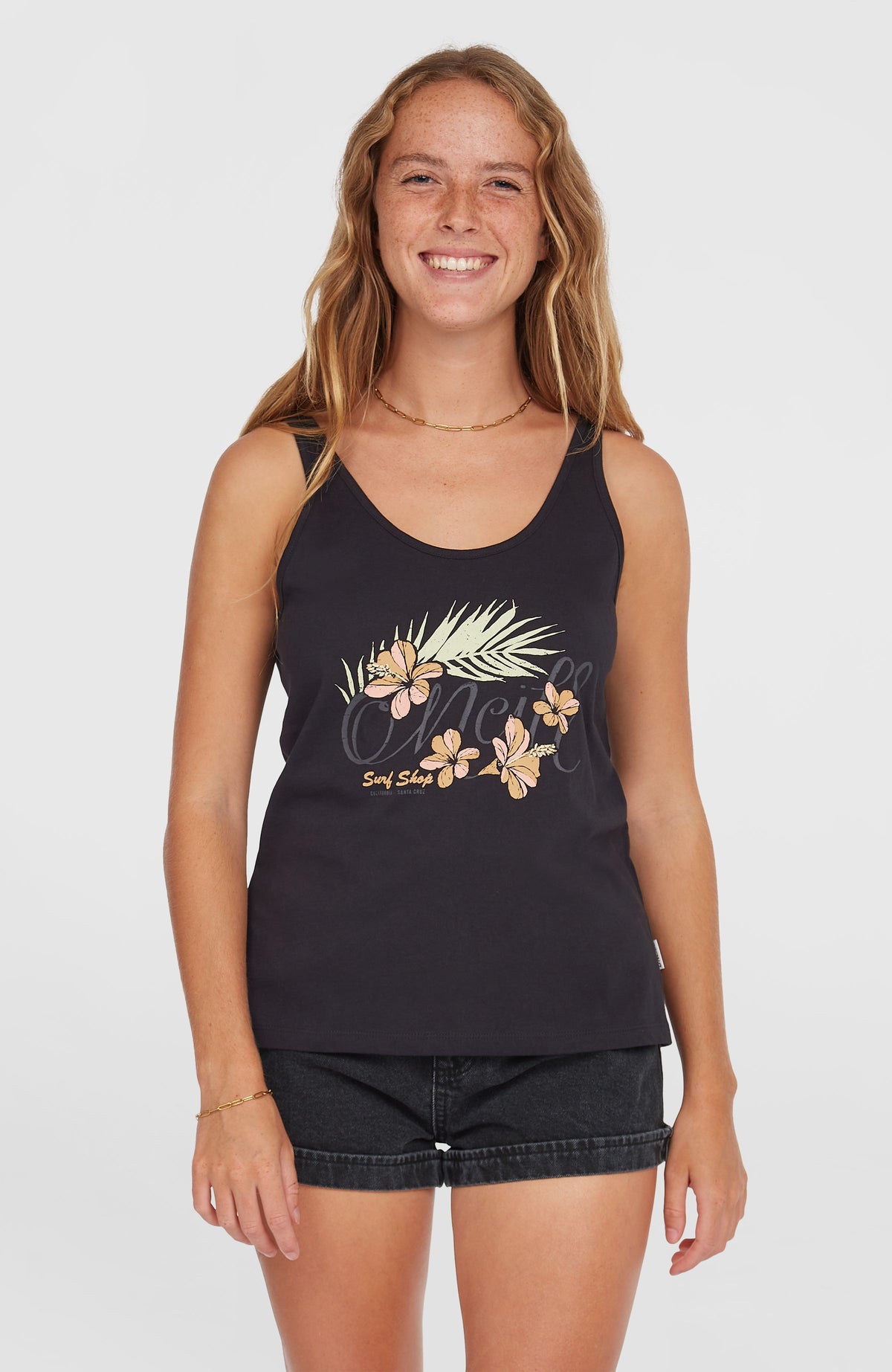 O'Neill Luana Graphic Tanktop für Damen, schwarz mit Blumen-Print in Orange und Grün, Vorderansicht am Model