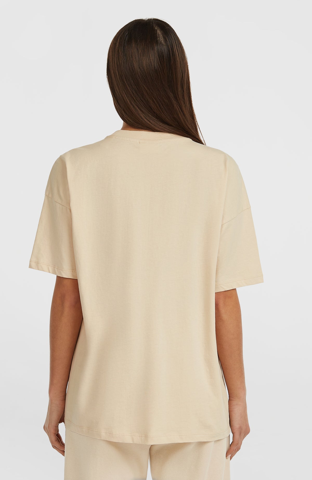 Future Surf Society T-Shirt für Damen, beige, Rückansicht am Model mit überschnittenen Ärmeln