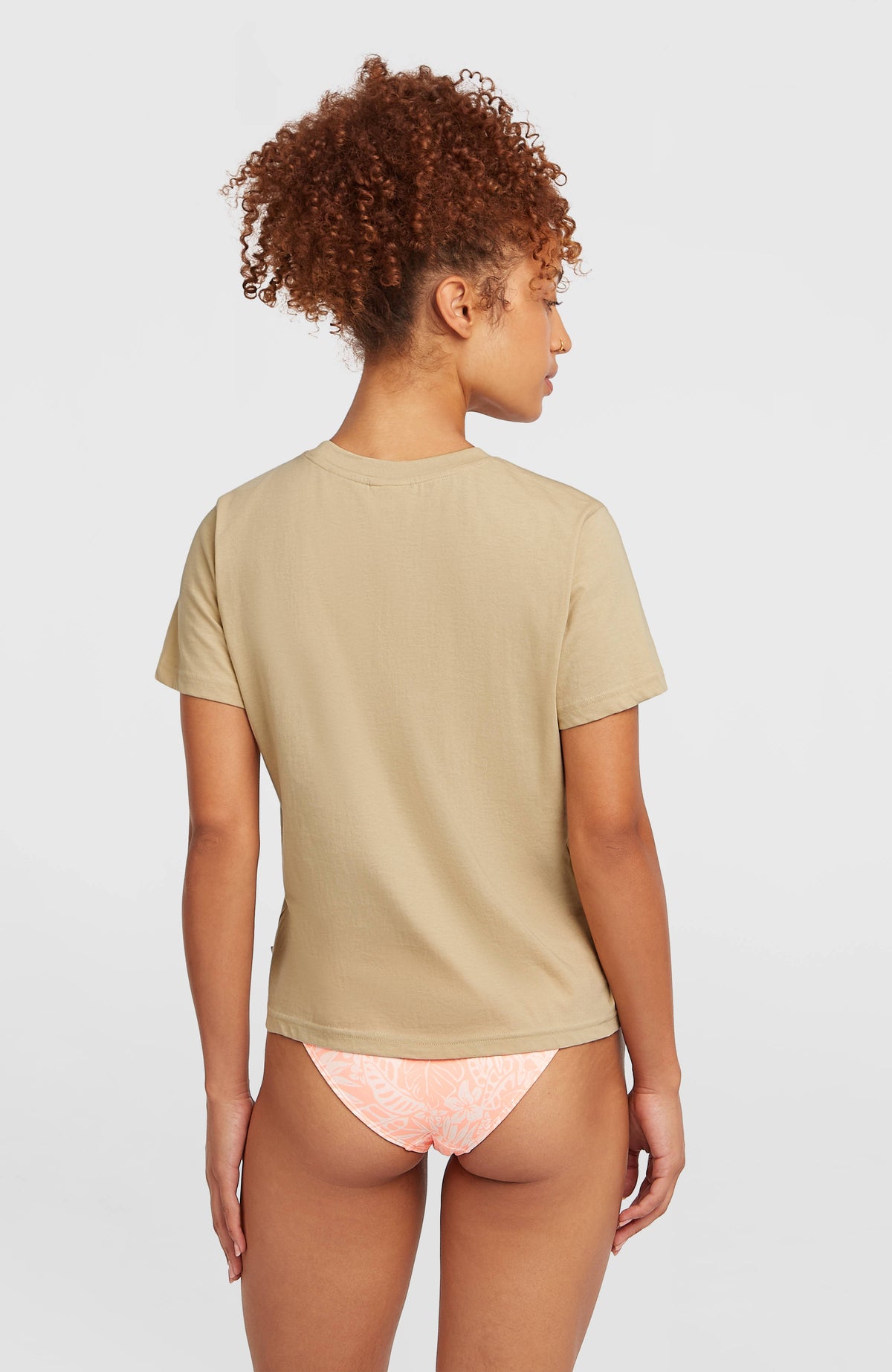 Essentials Script T-Shirt für Damen, beige, Rückansicht getragen am Model