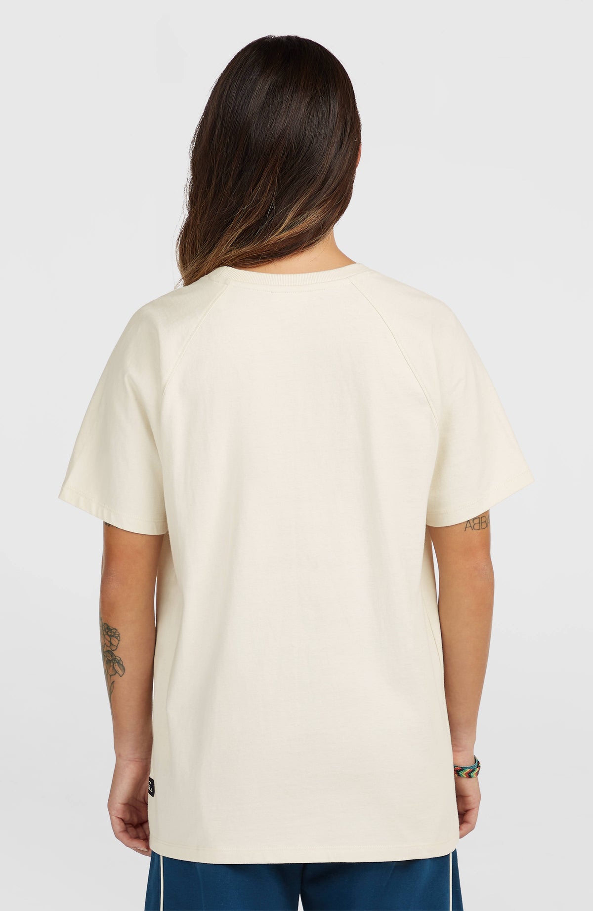 FWC'Play T-Shirt für Damen, weiß, Rückansicht am Model mit Raglannähten
