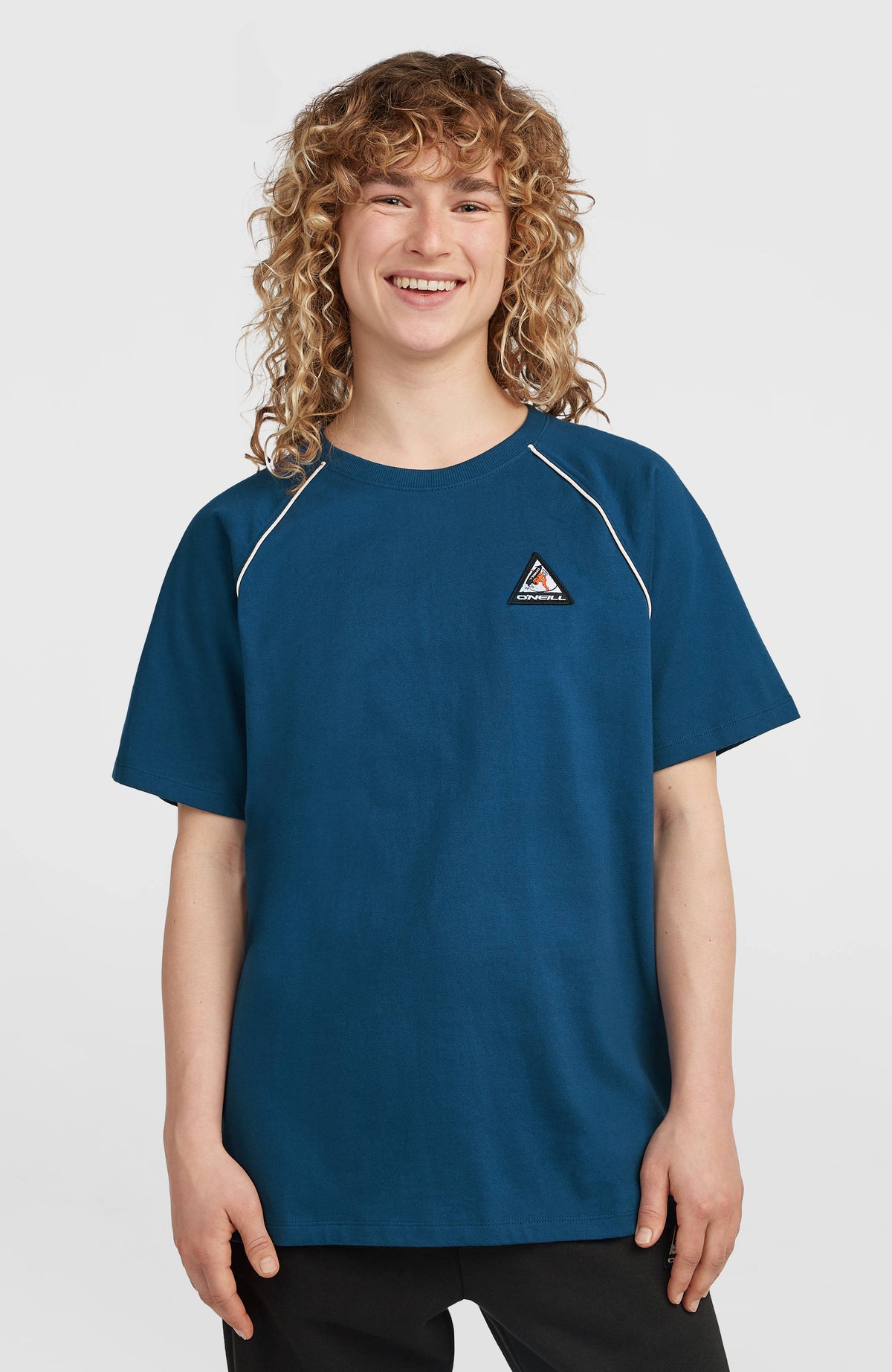 O'Neill FWC'Play T-Shirt für Damen, blau, Vorderansicht, getragen am Model
