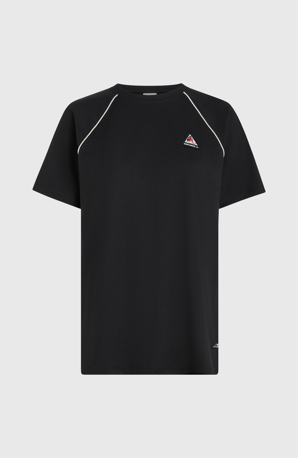 Schwarzes FWC'Play T-Shirt für Damen, freigestellt von vorne mit Paspeln an den Raglannähten