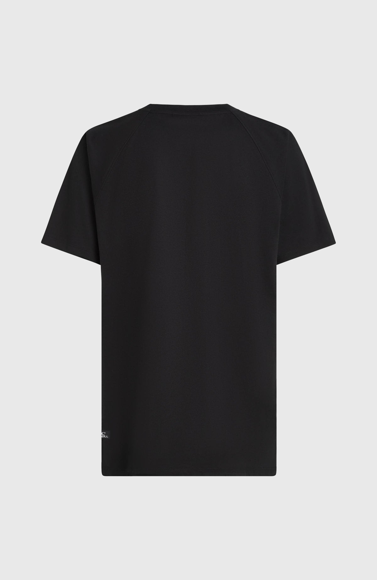 Schwarzes FWC'Play T-Shirt für Damen, freigestellt von hinten mit kleinem Logo-Badge am Saum