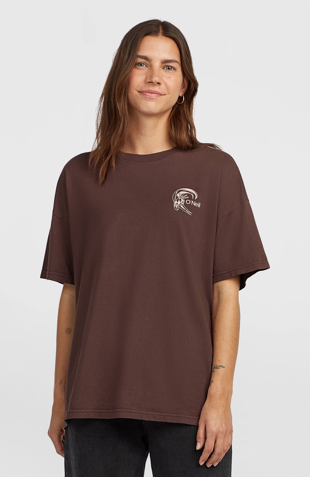 O'Riginals Back-Print T-Shirt für Damen, lila, Vorderansicht am Model mit Brust-Print