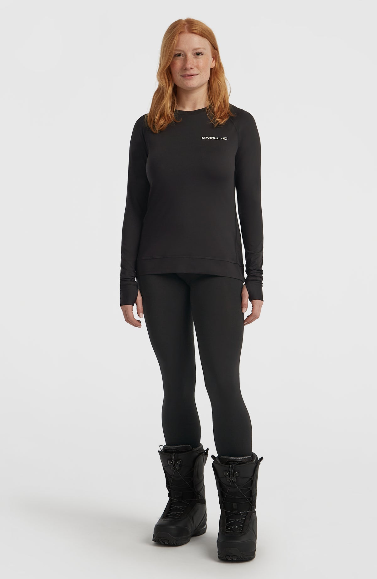 Thermoshirt für Damen, schwarz, Ganzkörperansicht am Model