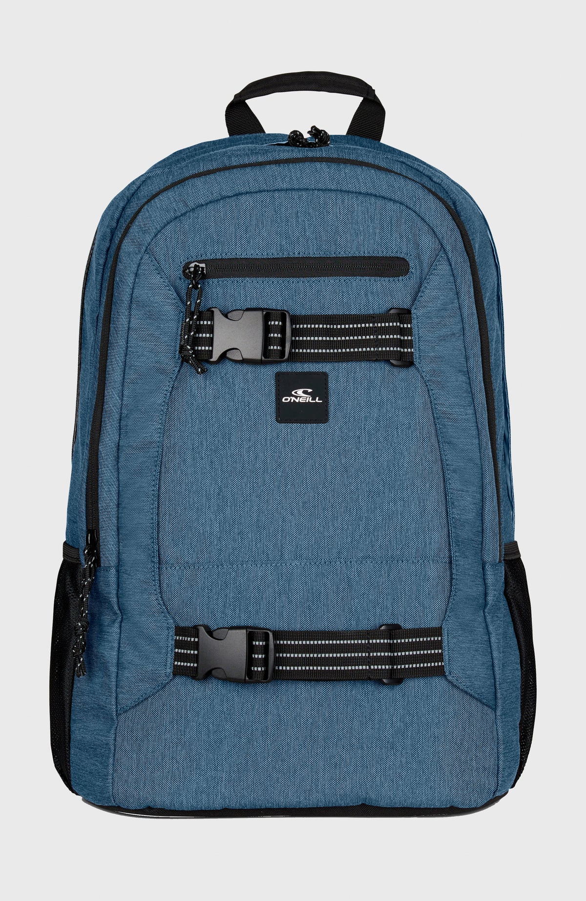 O'Neill Boarder Rucksack für Herren in Blau, freigestellt von vorne mit verstellbaren Schnallen und Logo-Patch