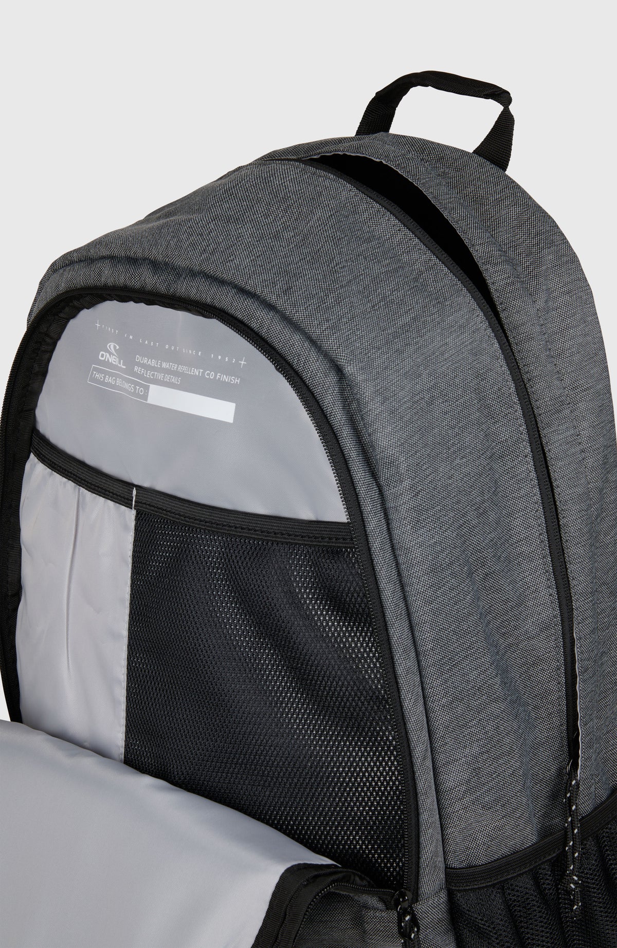 Boarder Rucksack für Herren, grau, Nahaufnahme des geöffneten Fachs mit innenliegender Netztasche