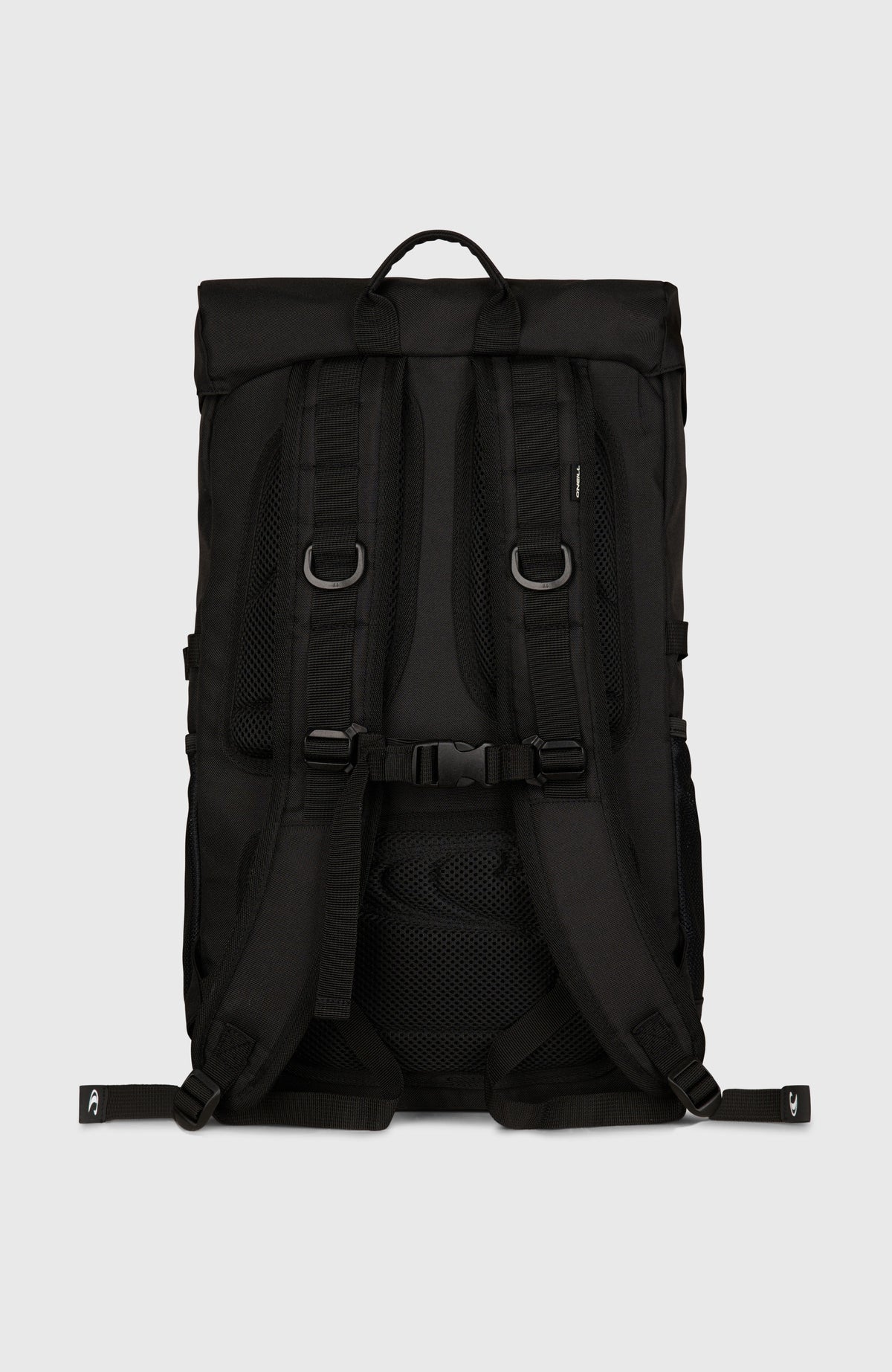 Toploader Rucksack für Herren in Schwarz, freigestellt von hinten mit gepolsterten Trägern und Brustgurt