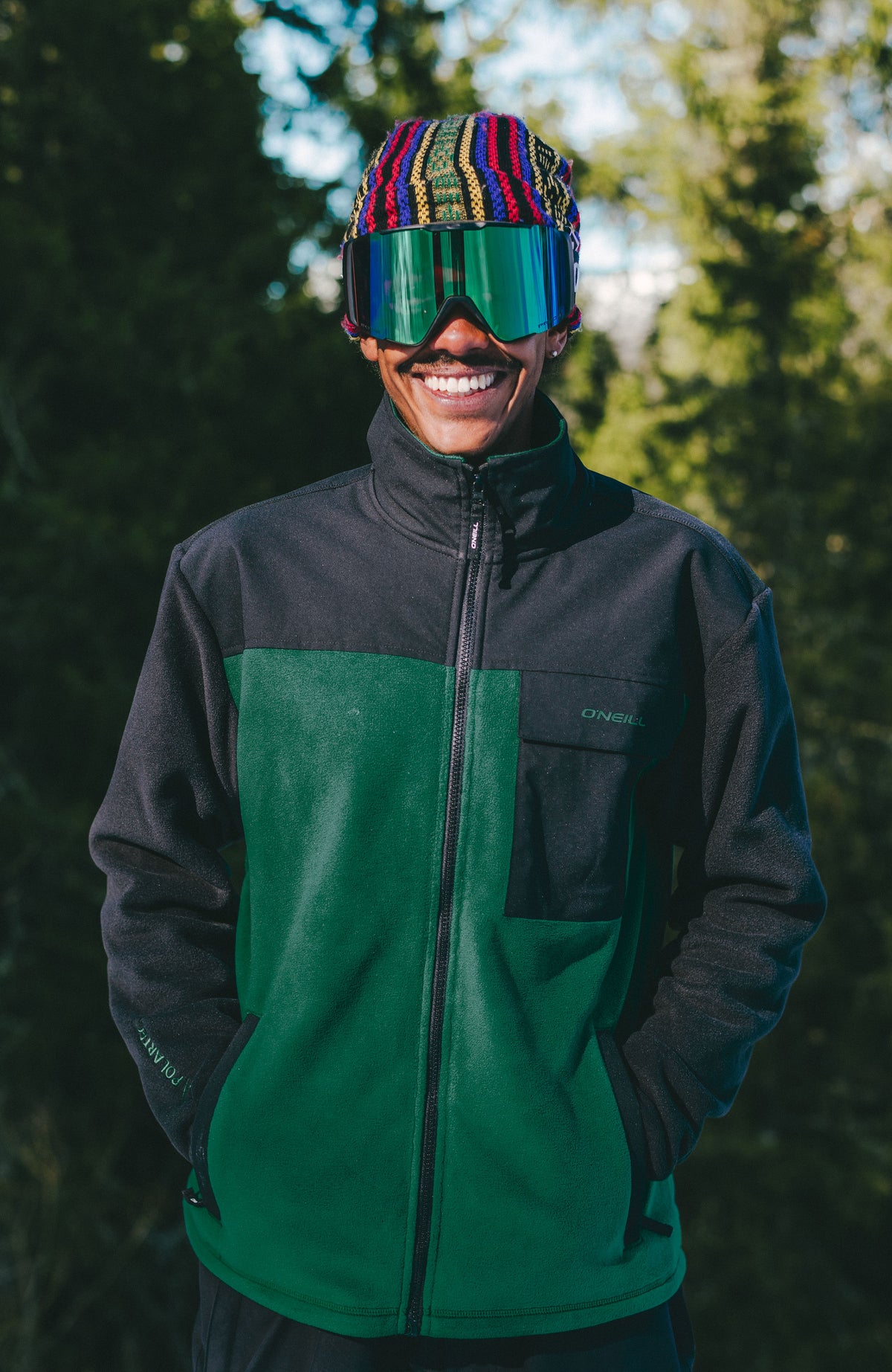 FWC'Peak Polartec® Fleecejacke für Herren, grün, im Freien getragen am Model