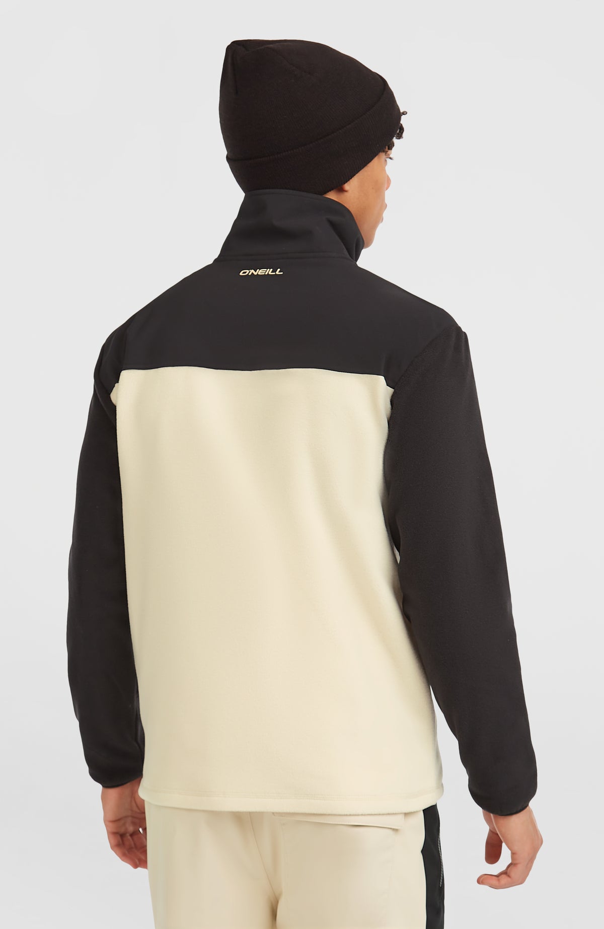 FWC'Peak Polartec® Fleecejacke für Herren, beige, Rückansicht am Model mit kleinem Logo-Print