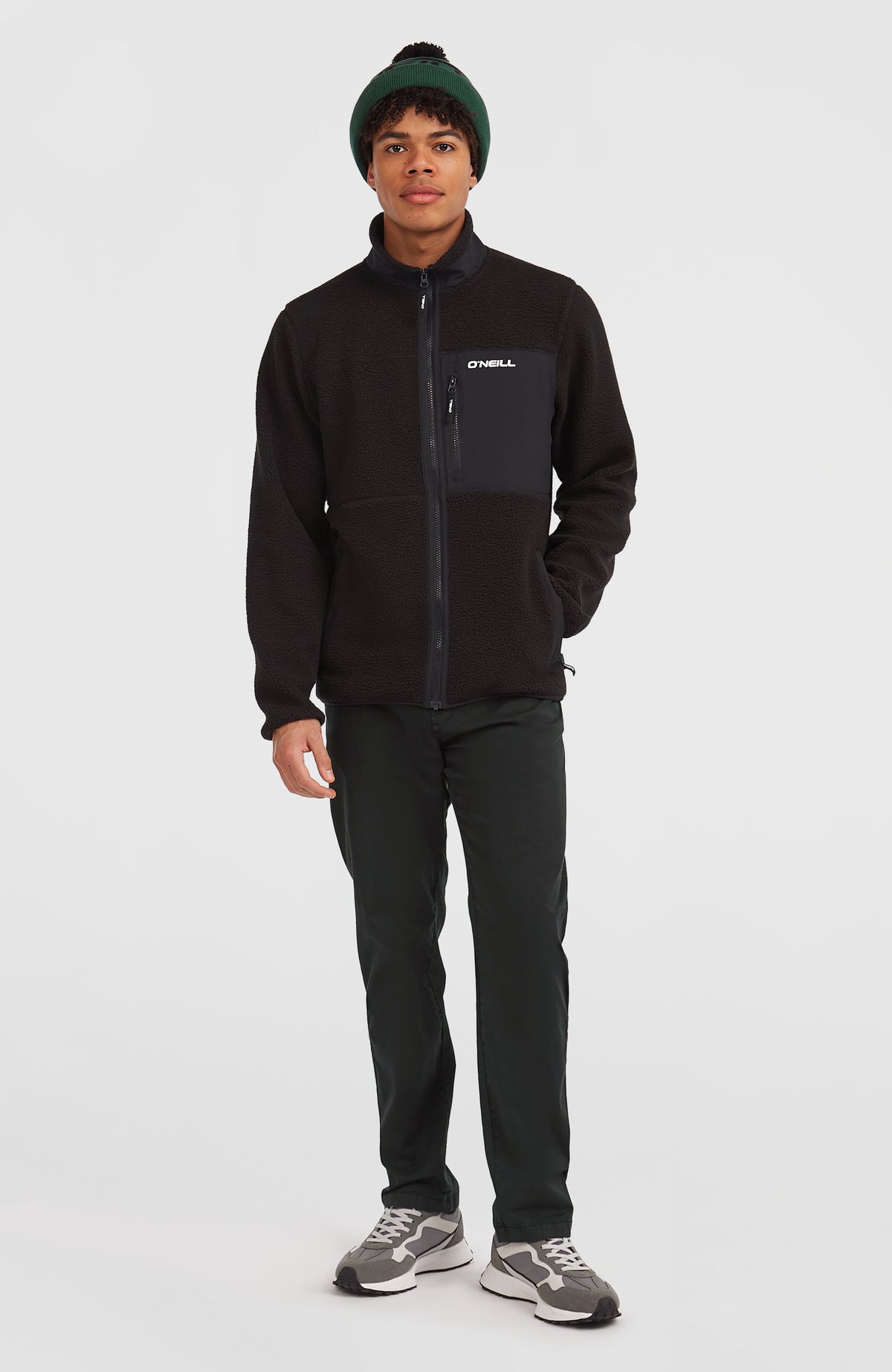 Flauschige Must-Have Fleecejacke für Herren, schwarz, Ganzkörperansicht am Model