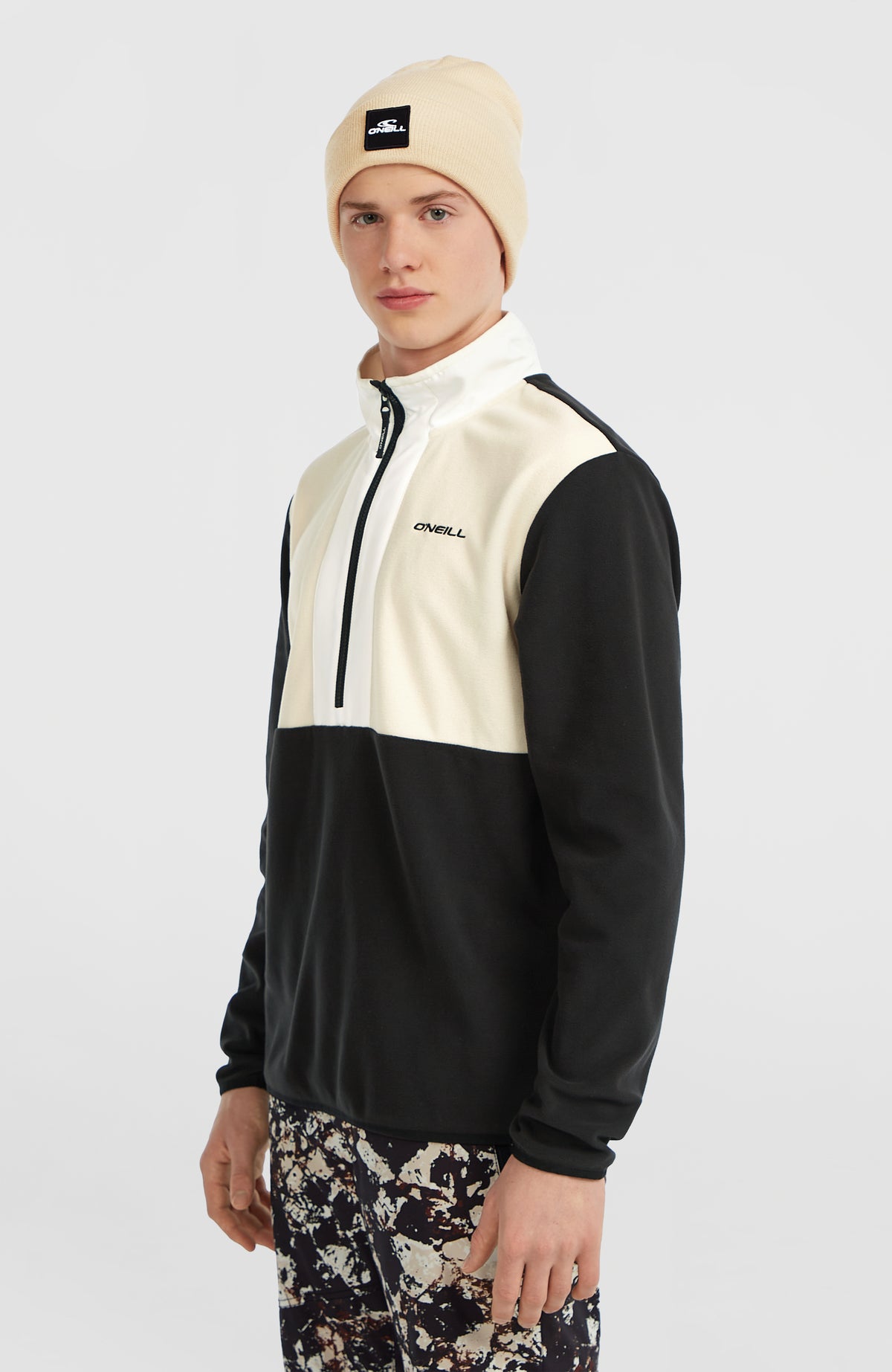 FWC'Cruz Triple Fleecepullover für Herren, beige, Seitenansicht schräg von vorne am Model