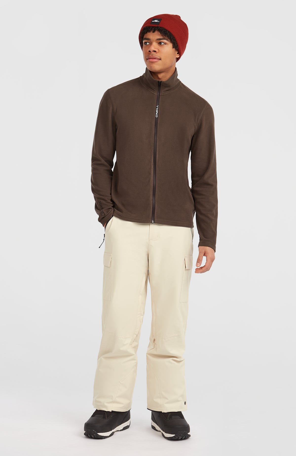 FWC'Cruz Jack's Fleecejacke für Herren, braun, getragen am Model in Ganzkörperansicht von vorne