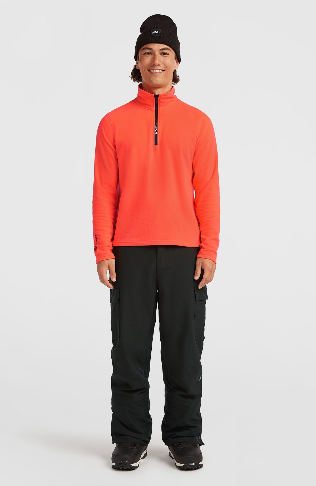 FWC'Cruz Jack's Fleecepullover für Herren, rot, frontale Ganzkörperansicht getragen am Model