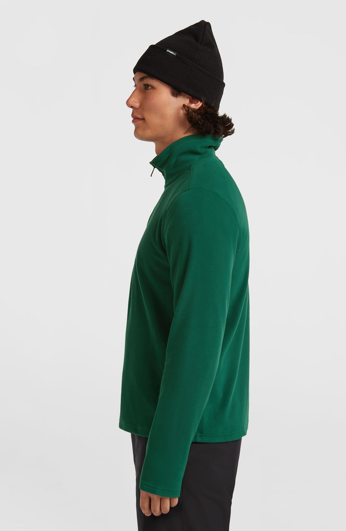 Grüner FWC'Cruz Jack's Fleecepullover für Herren, Seitenansicht am Model mit Stehkragen
