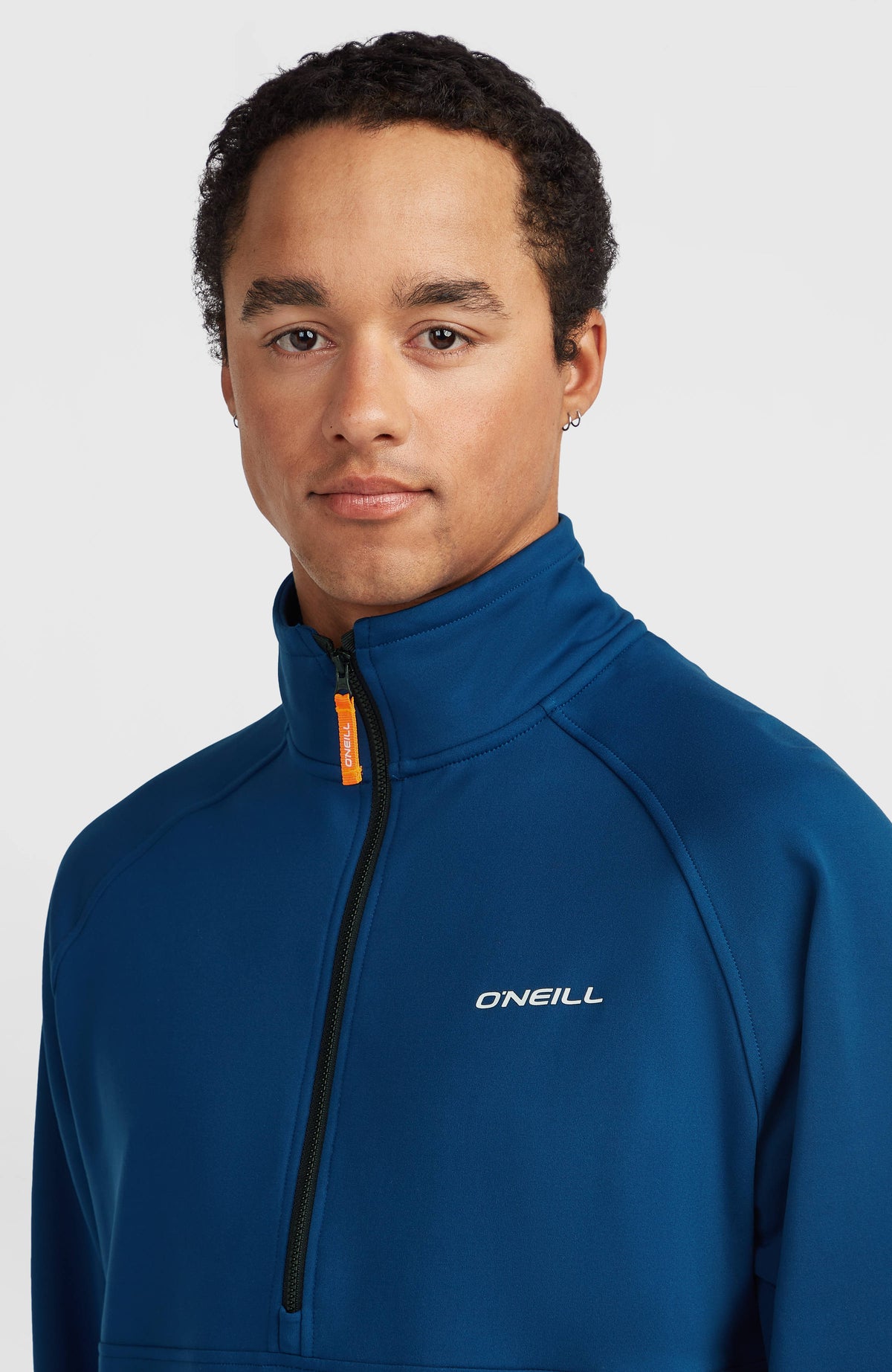 FWC'Cruz Fleecepullover für Herren, blau, Nahaufnahme von Stehkragen und kurzem Reißverschluss