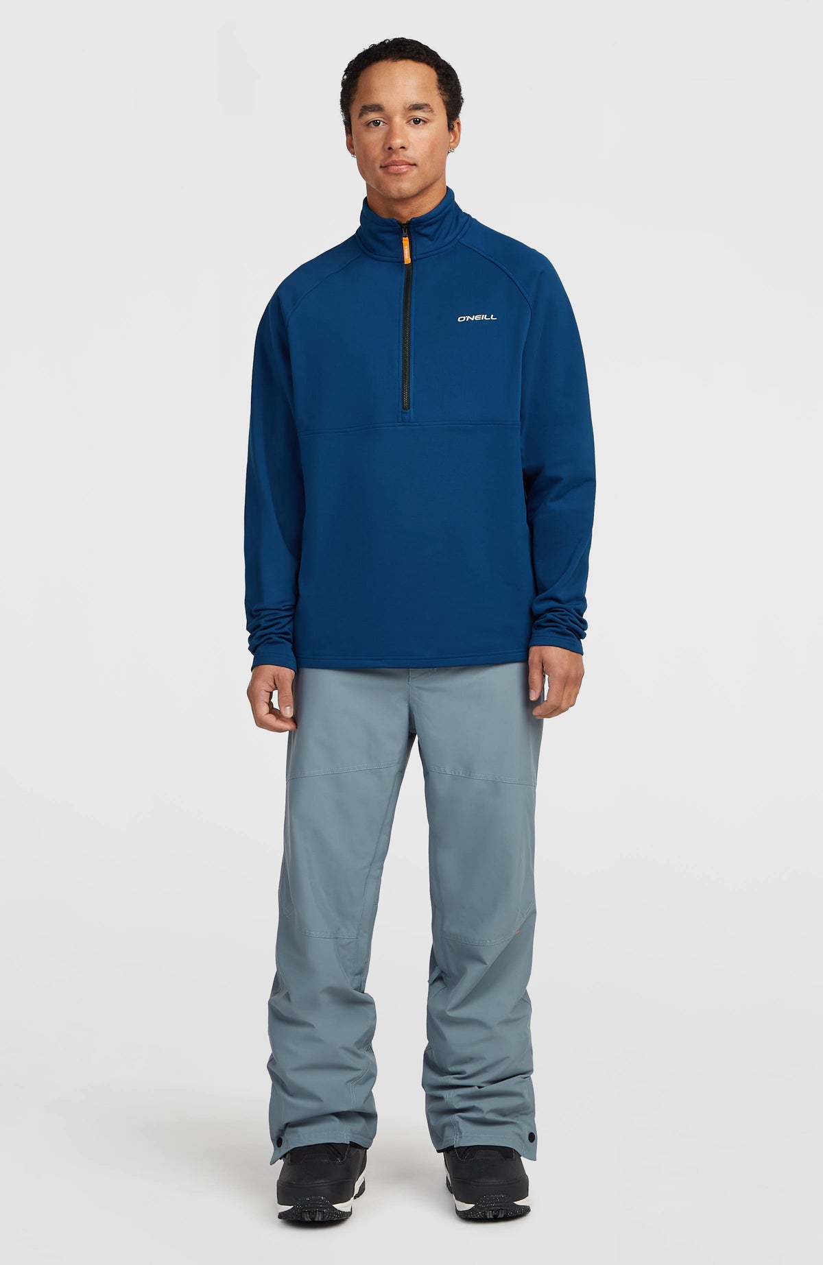 FWC'Cruz Fleecepullover für Herren, blau, getragen am Model in der Ganzkörperansicht
