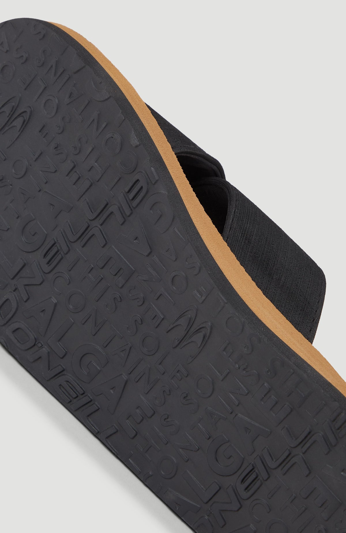 Koosh Crossover BLOOM™ Slides für Herren, braun, Nahaufnahme der schwarzen Außensohle mit Profil