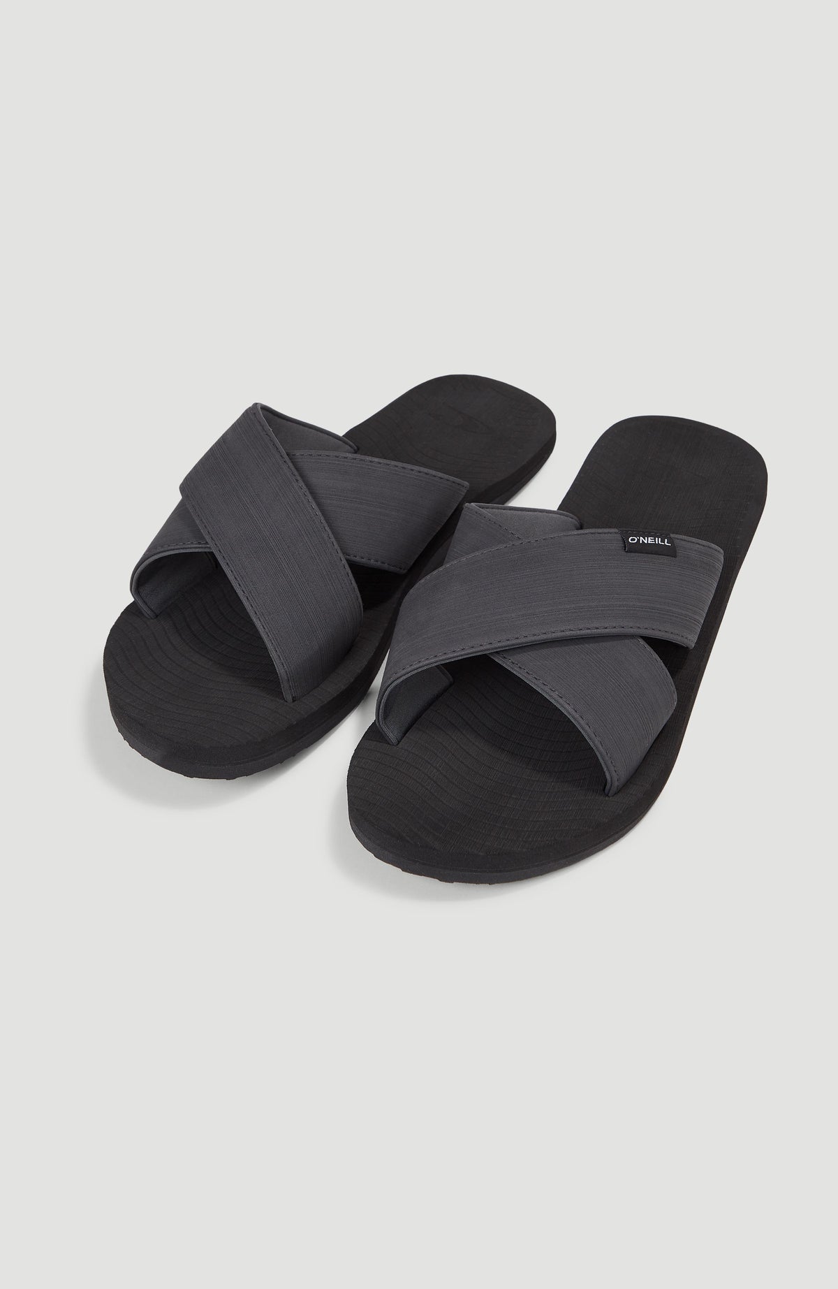 O'Neill Koosh Crossover BLOOM™ Slides für Herren, schwarz, freigestellt von schräg oben mit gekreuzten Riemen
