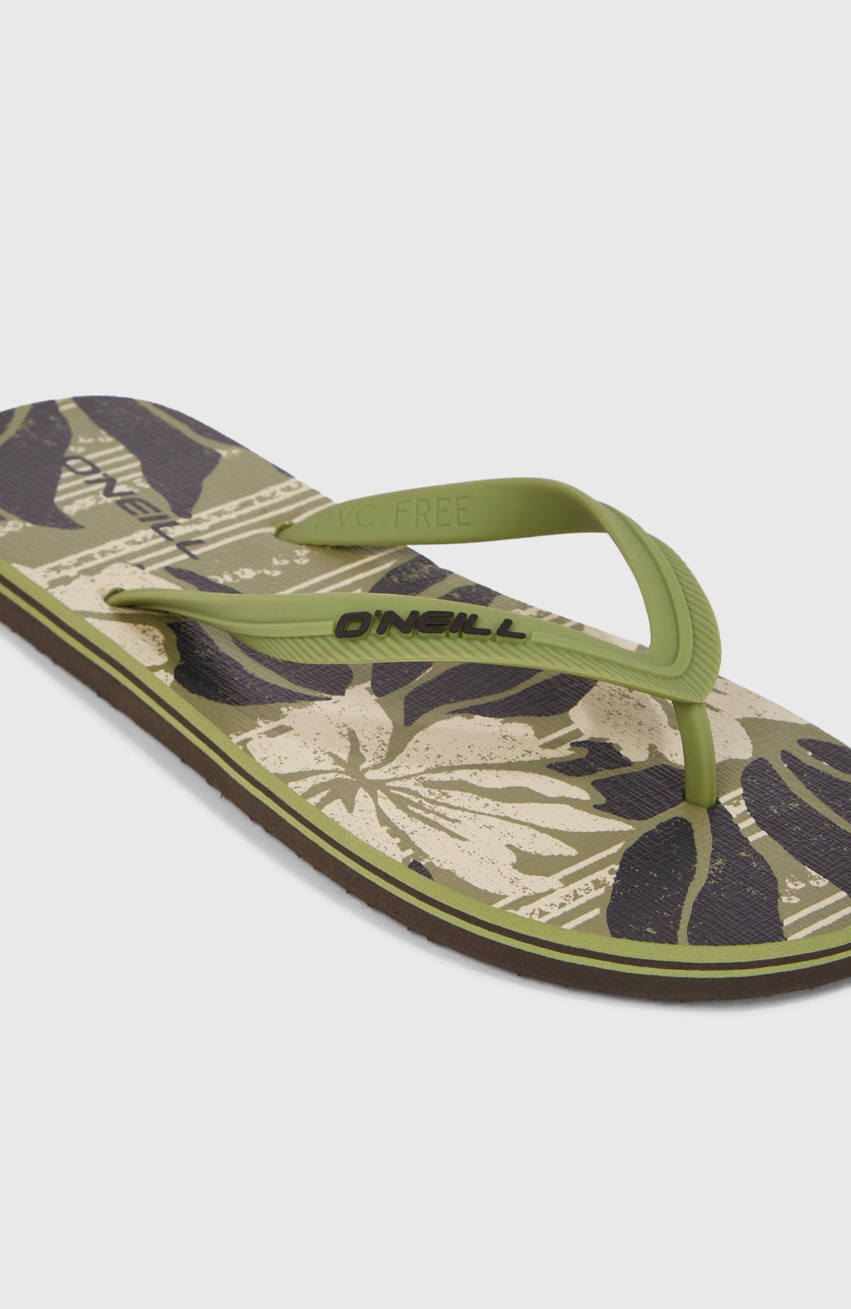 Profile Graphic Sandalen für Herren, grün mit Blumenmuster in Beige und Schwarz, Nahaufnahme des Riemens mit Logo