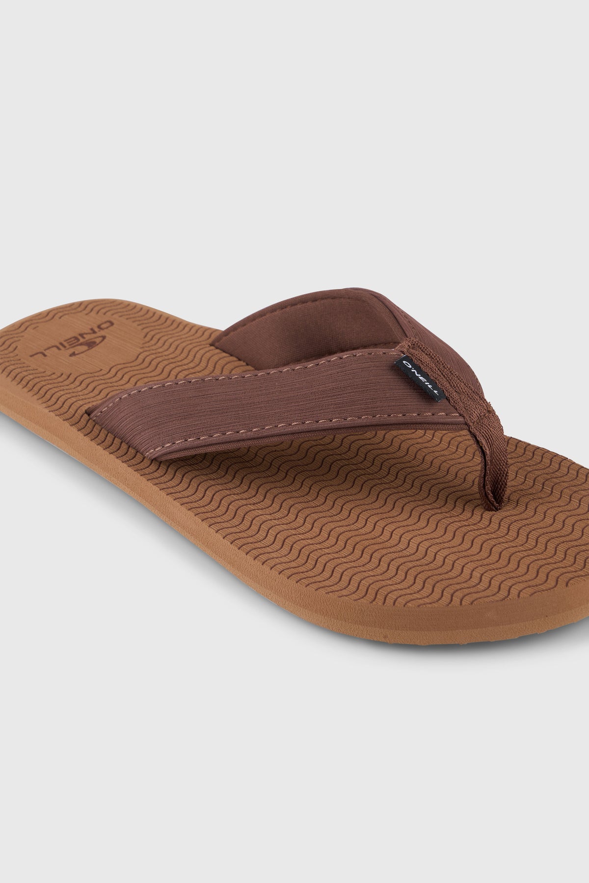 Koosh Sandalen für Herren, braun, Nahaufnahme von Riemen und Zehensteg
