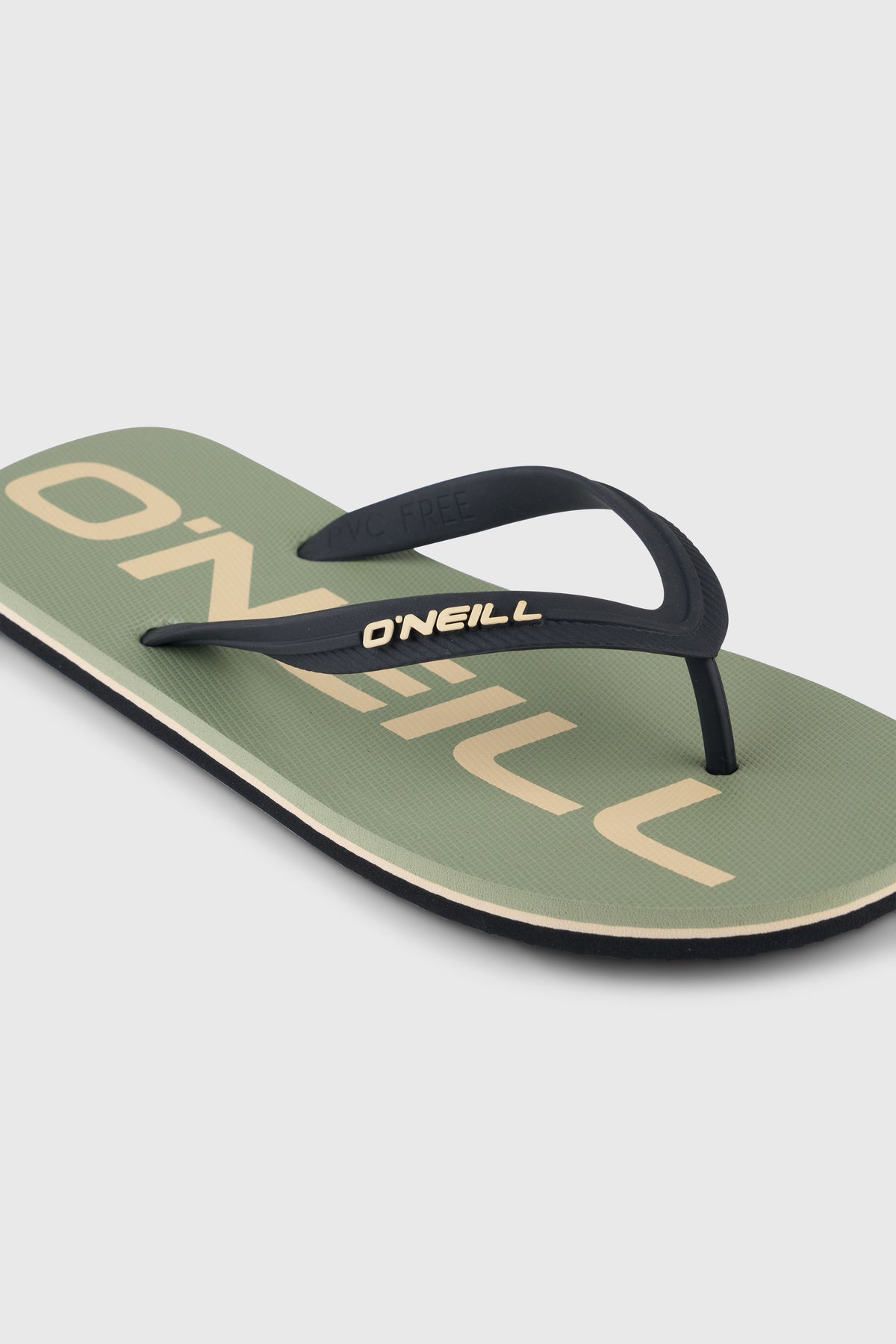 Profile Logo Sandalen für Herren, grün mit Logo-Print in Beige, Nahaufnahme des schwarzen Riemens mit Logo-Schriftzug