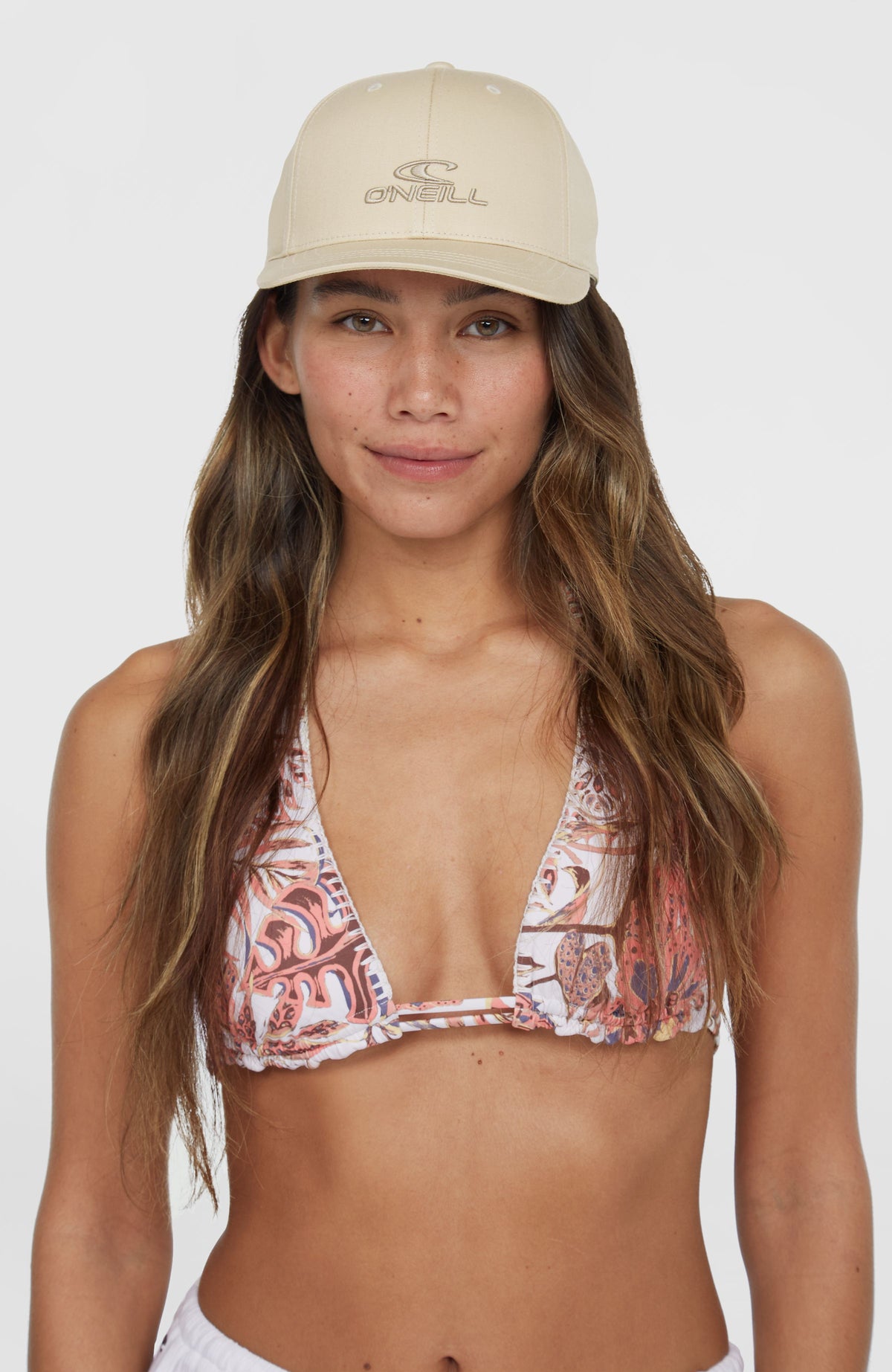 Logo Wave Cap für Herren, beige, Frontalansicht getragen am Model