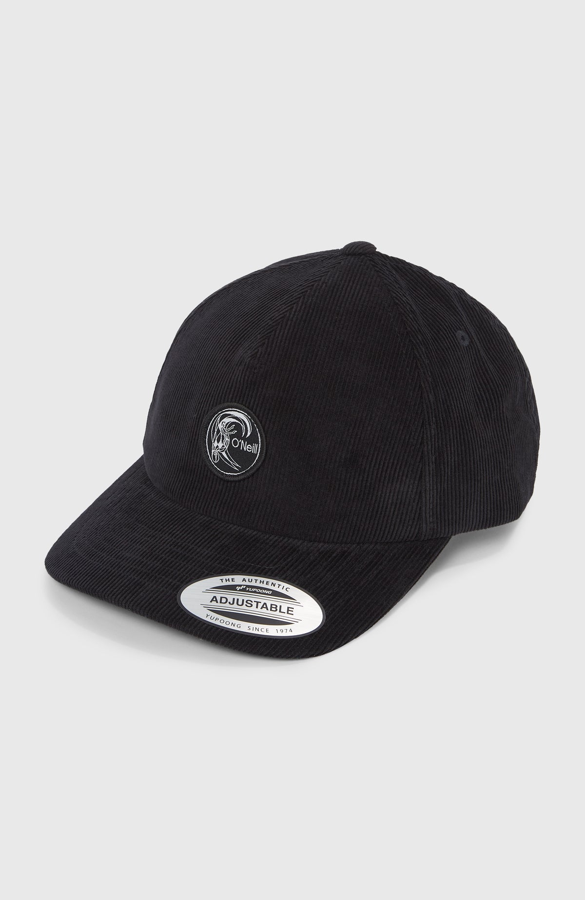 O'Neill O'Riginals Cord-Cap, schwarz, freigestellt in Schrägansicht mit rundem Logo-Aufnäher