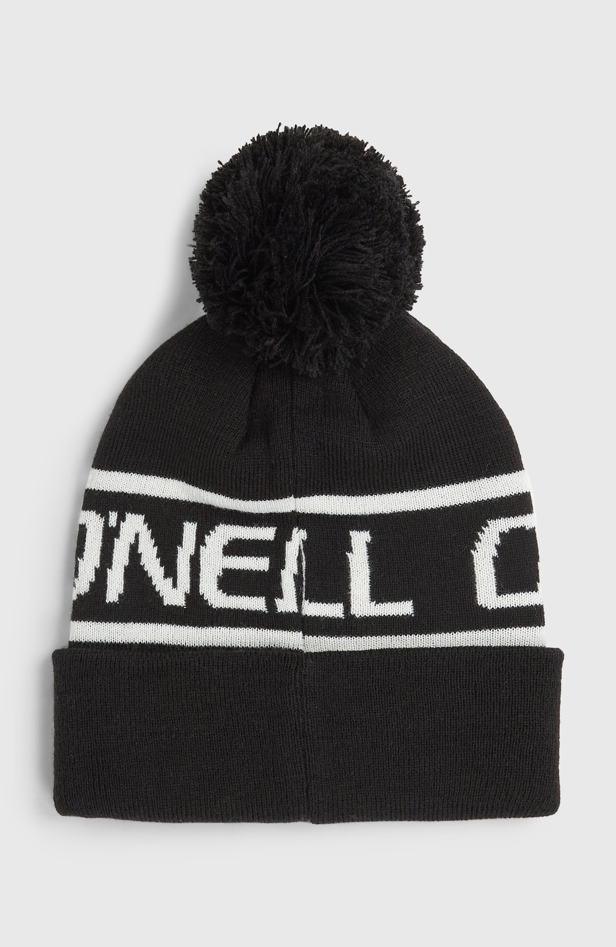 Powder Beanie für Herren, schwarz mit Logo-Schriftzug in Weiß, freigestellt von hinten mit Mittelnaht