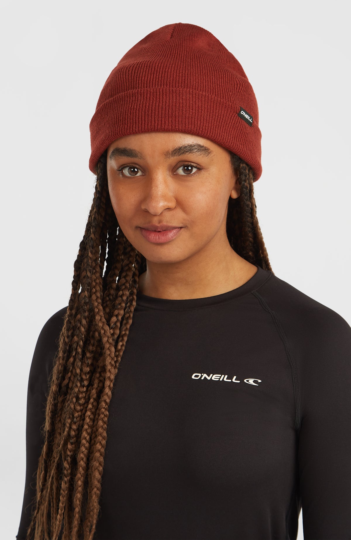 Dolomite Beanie für Herren, orange, Vorderansicht, getragen am Model mit seitlichem Logo-Etikett