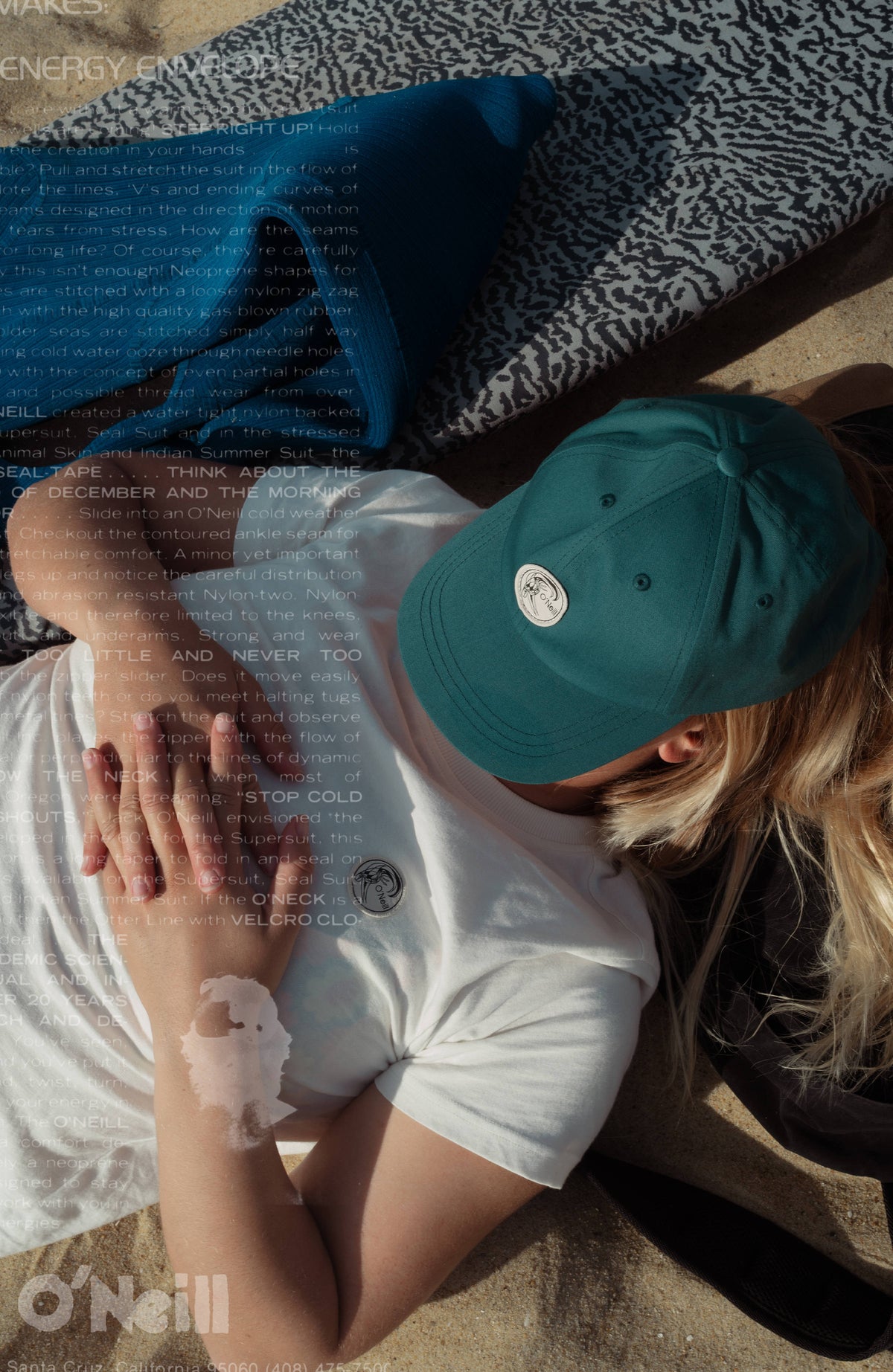 O'Riginals Badge Cap für Herren, grün, getragen am Model am Strand